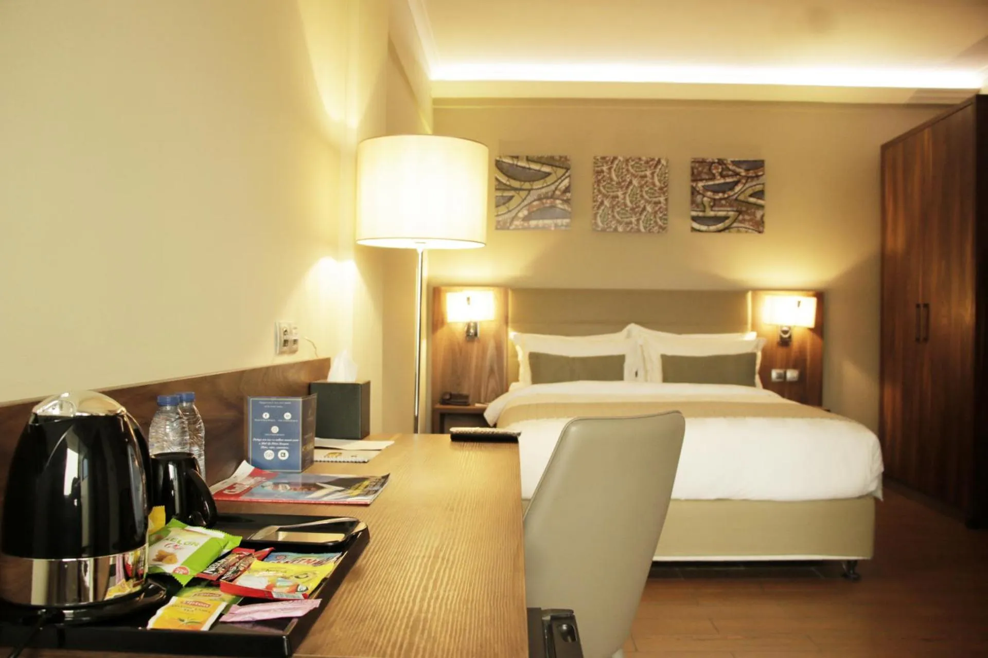 Photo of the whole room, Bed in Hotel La Falaise Bonapriso