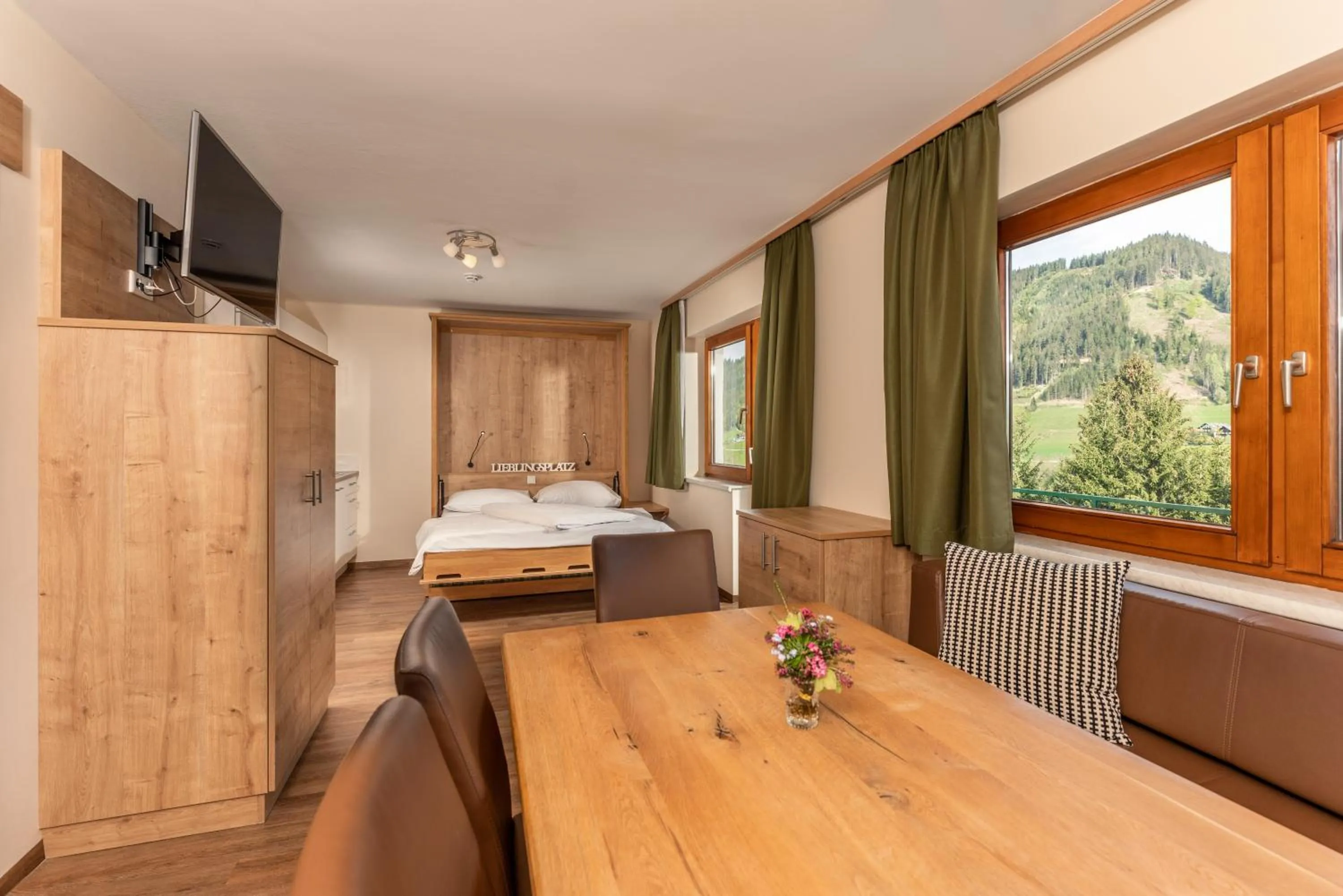 Kitchen or kitchenette, Bed in Hotel Starchlhof