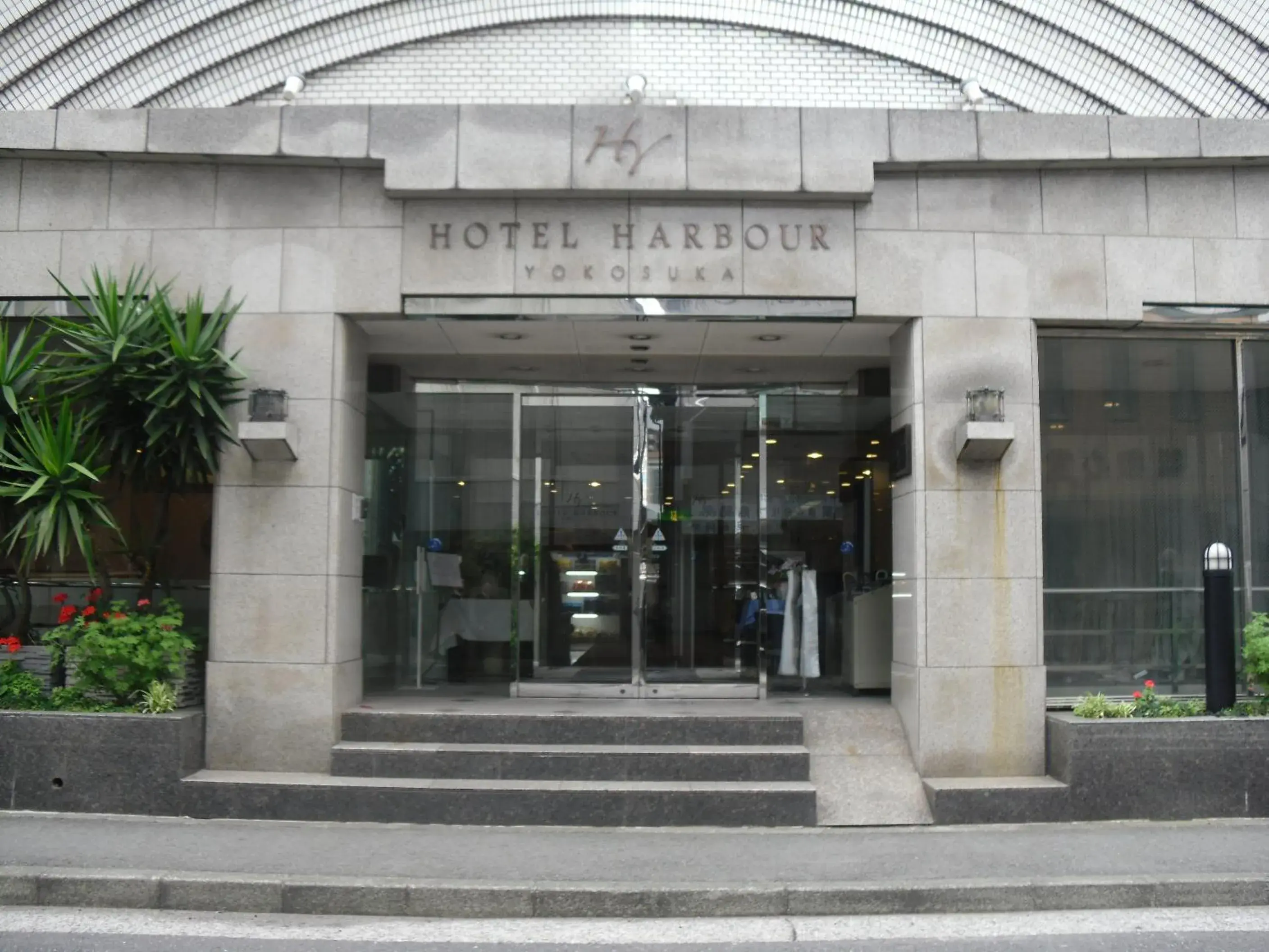 Facade/entrance in Hotel Harbour Yokosuka Facade/entrance in Hotel Harbour Yokosuka