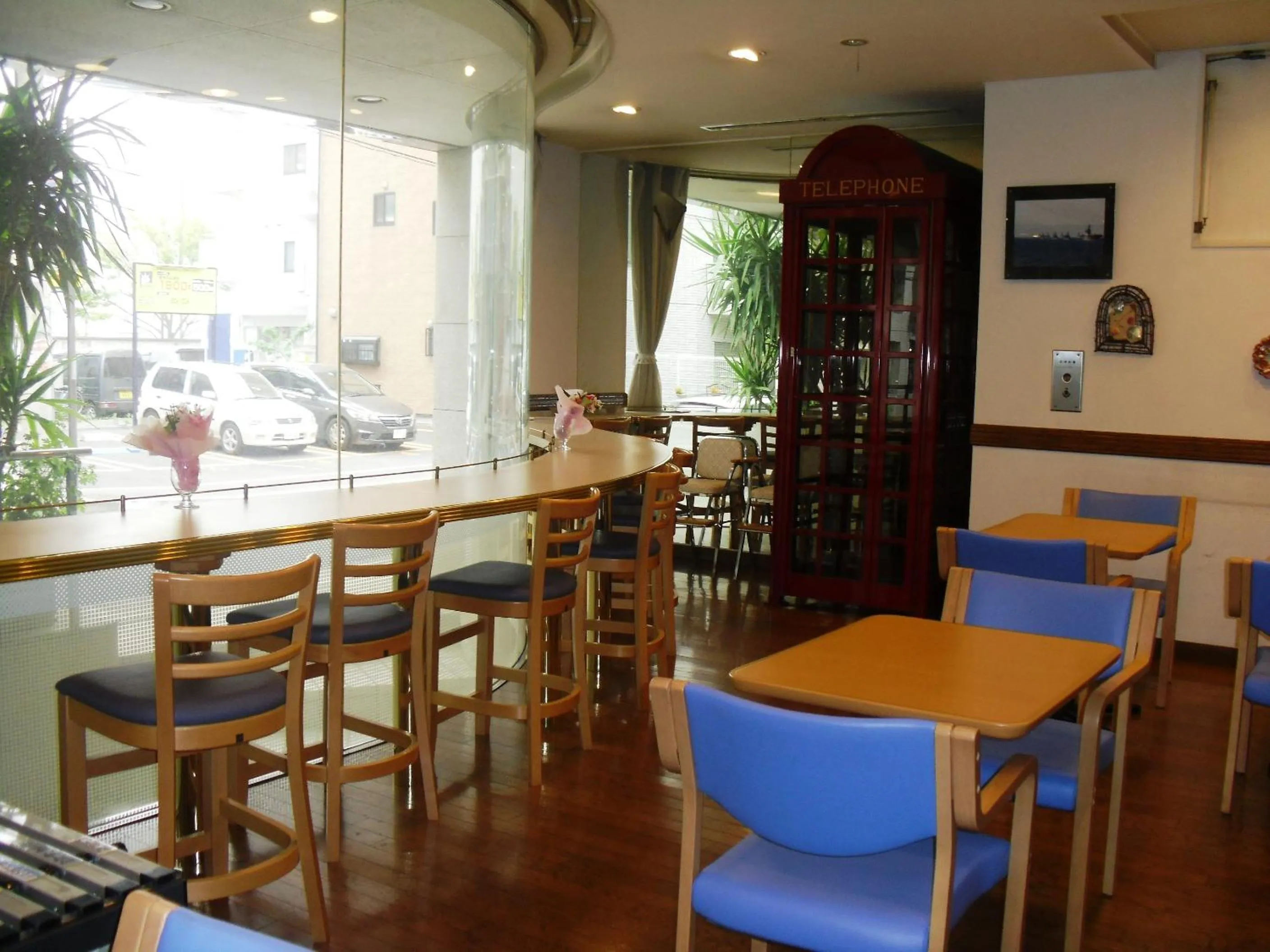 Communal lounge/ TV room in Hotel Harbour Yokosuka