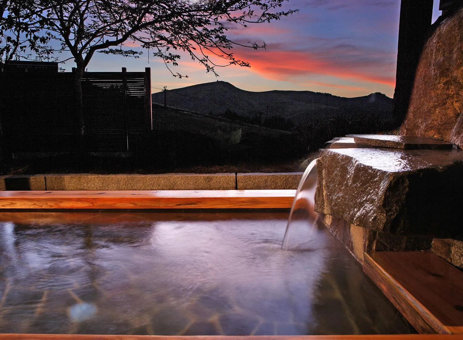 Hot Spring Bath in Sawaemon