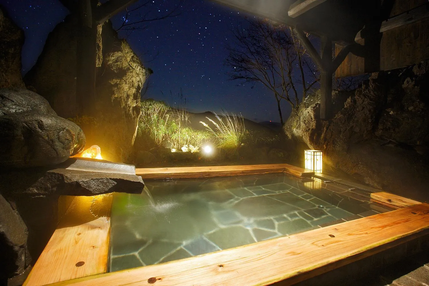 Hot Spring Bath in Sawaemon