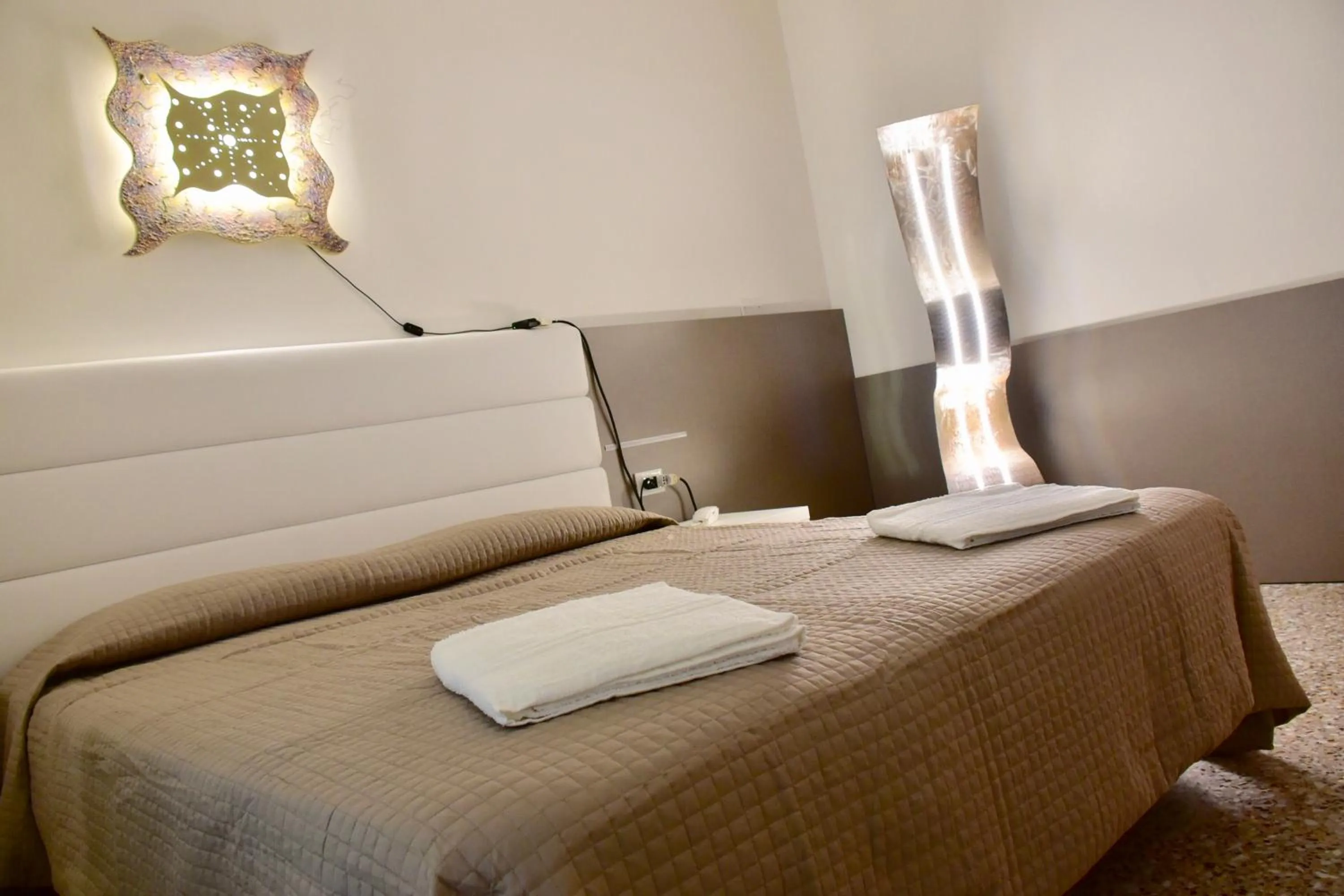 Bed in Hotel Astoria