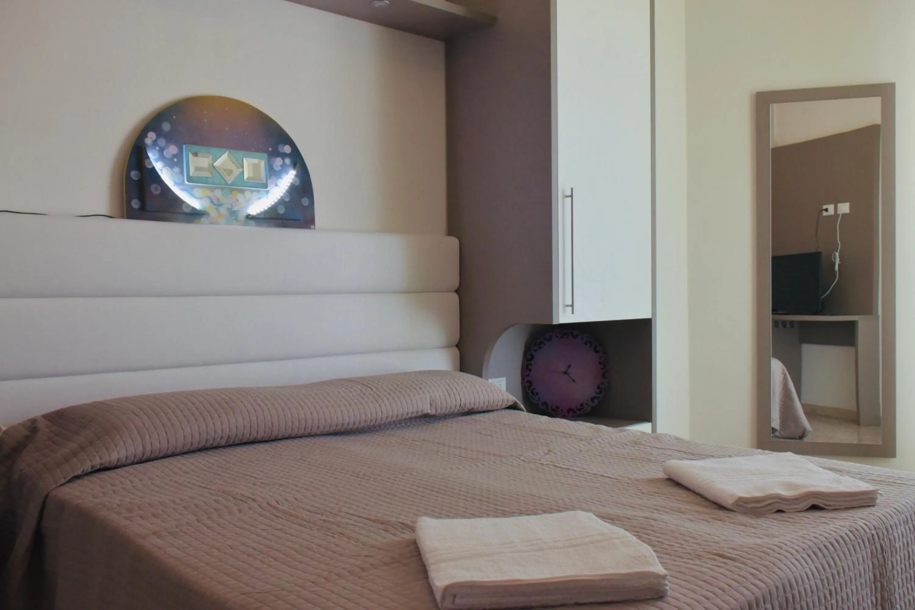 Bed in Hotel Astoria