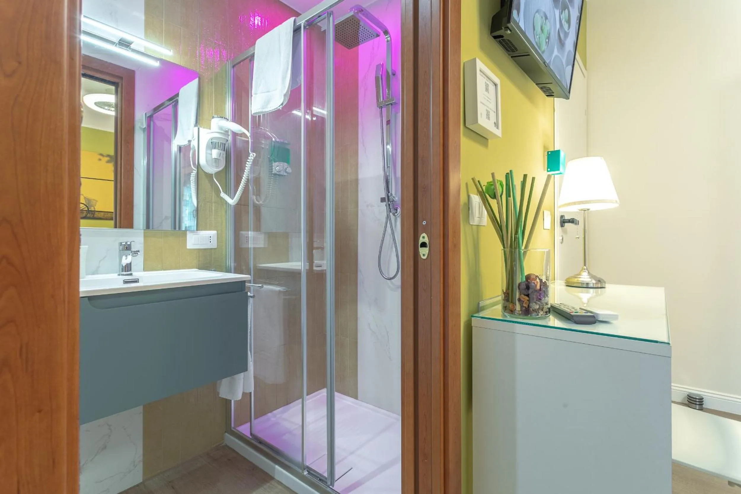 Shower in B&B Pensieri d'autore - Parcheggio e Self Check-in