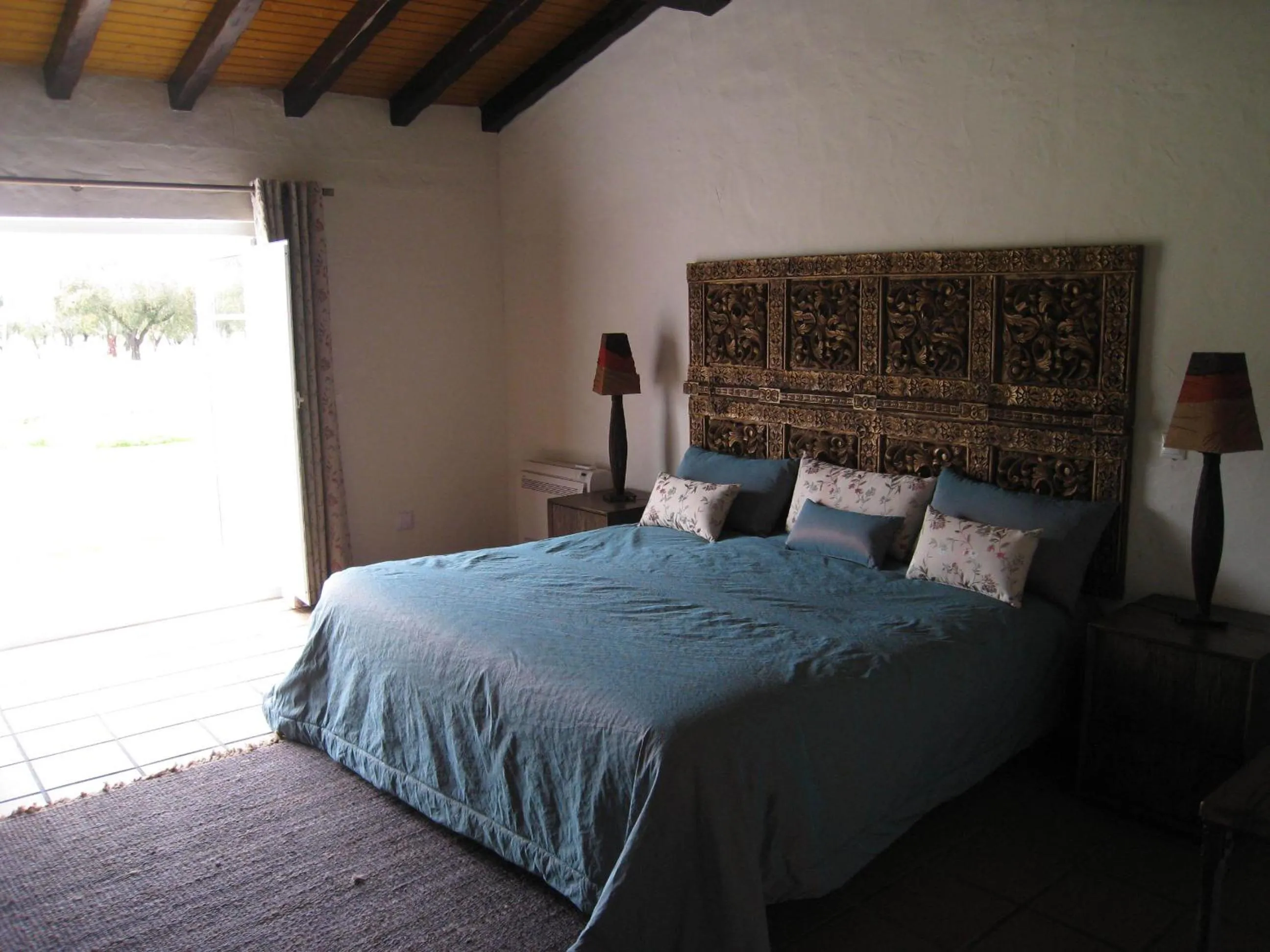 Bed in Monte das Faias Cork Farm Hotel