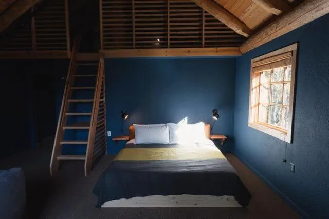 Bed in The Suttle Lodge & Boathouse