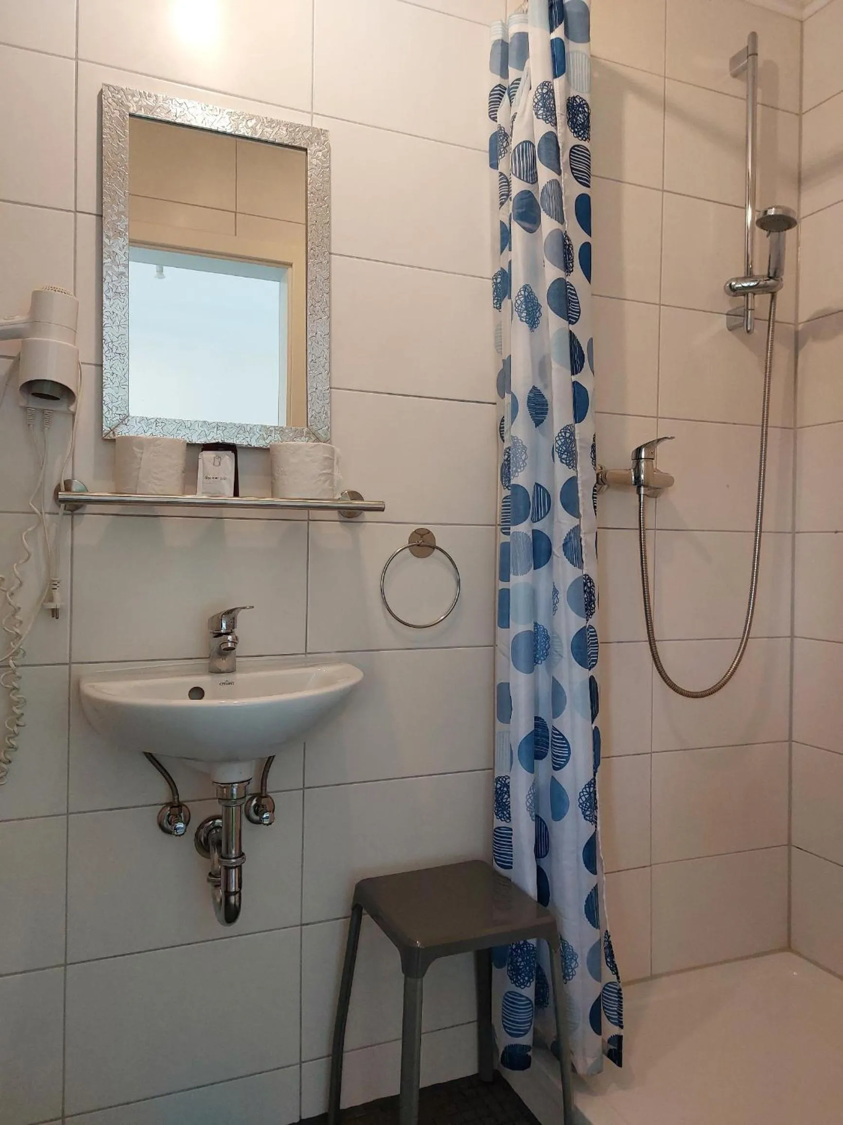 Shower in Ricks City Hotel