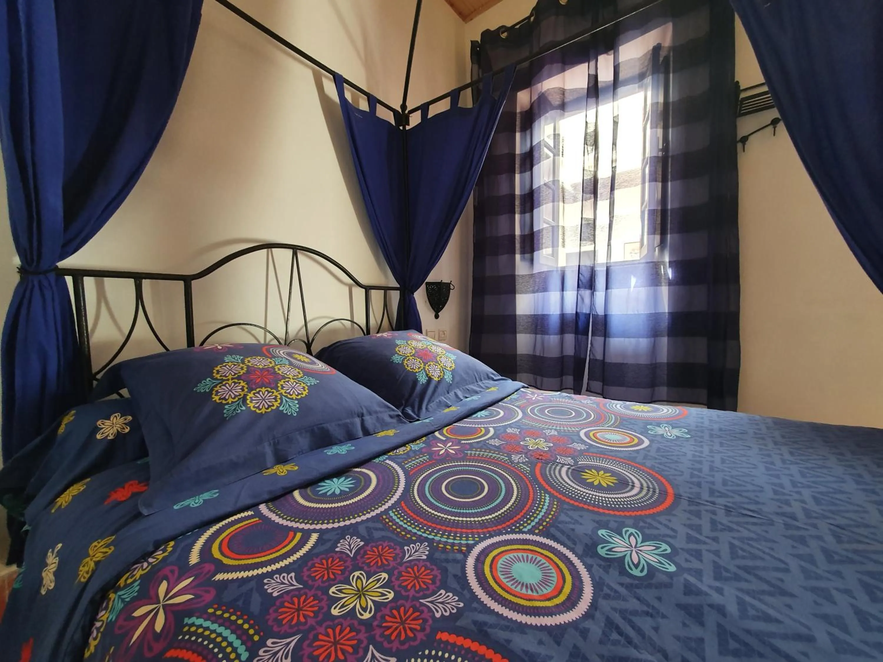 Photo of the whole room, Bed in Riad Sidi Magdoul