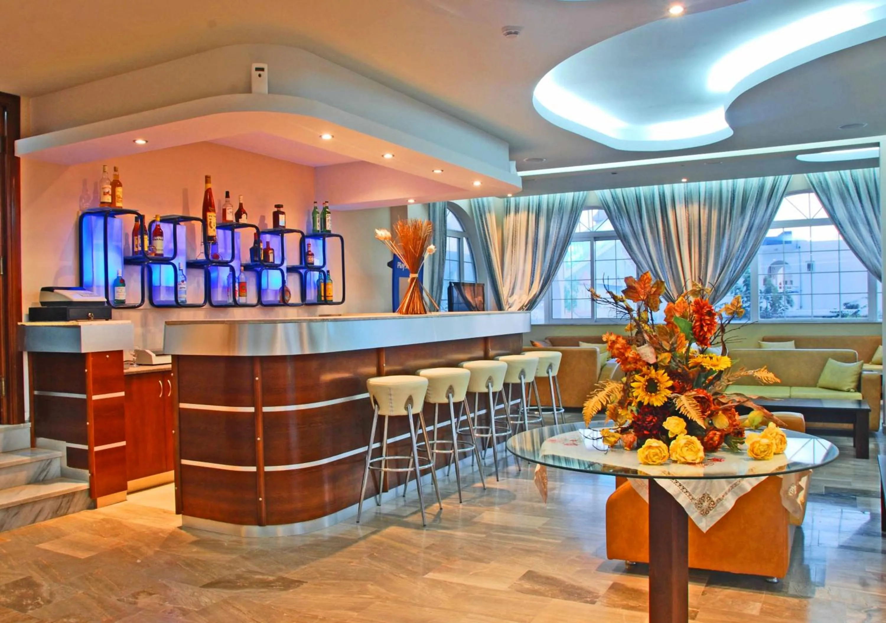 Lounge or bar in Sacallis Inn Beach Hotel