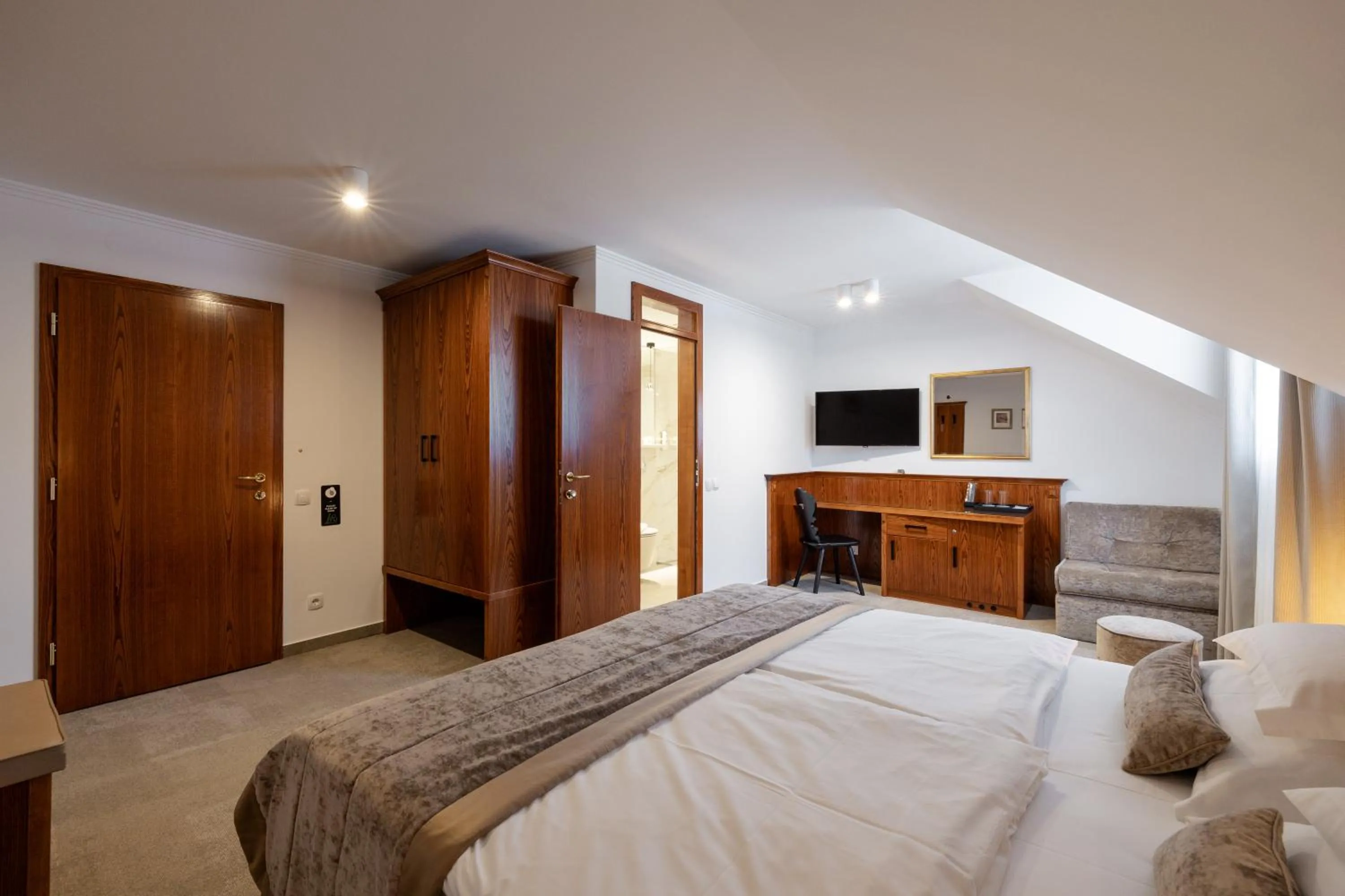 Property building, Bed in Kotnik Superior Boutique Hotel