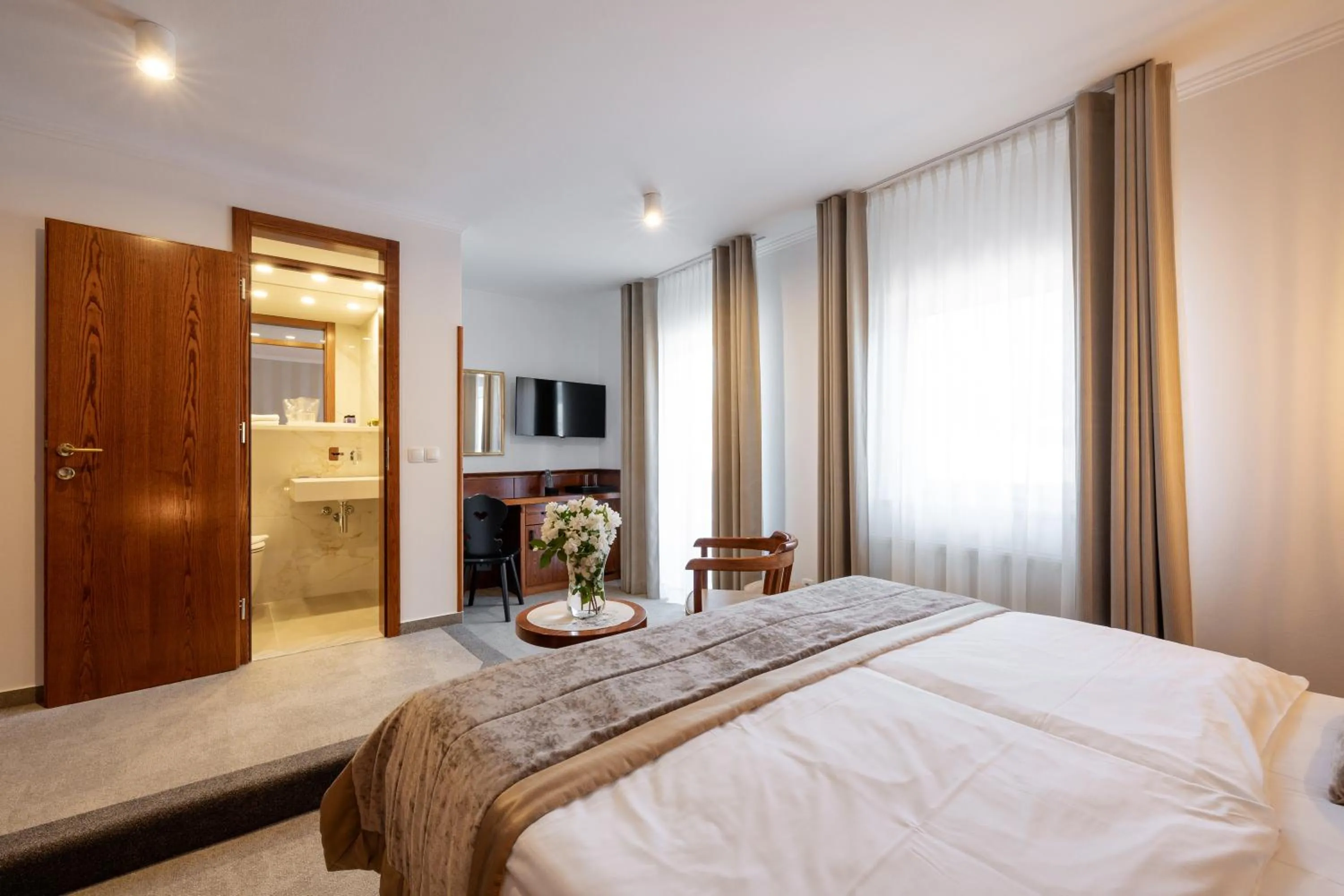 Photo of the whole room, Bed in Kotnik Superior Boutique Hotel