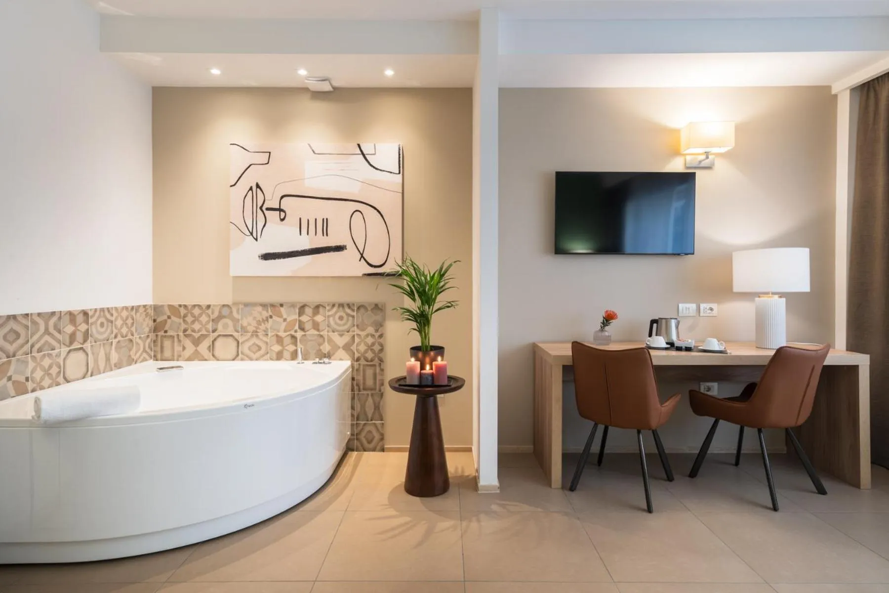 Hot Tub in Hotel Dimorae Rooms and Suites - Apartments