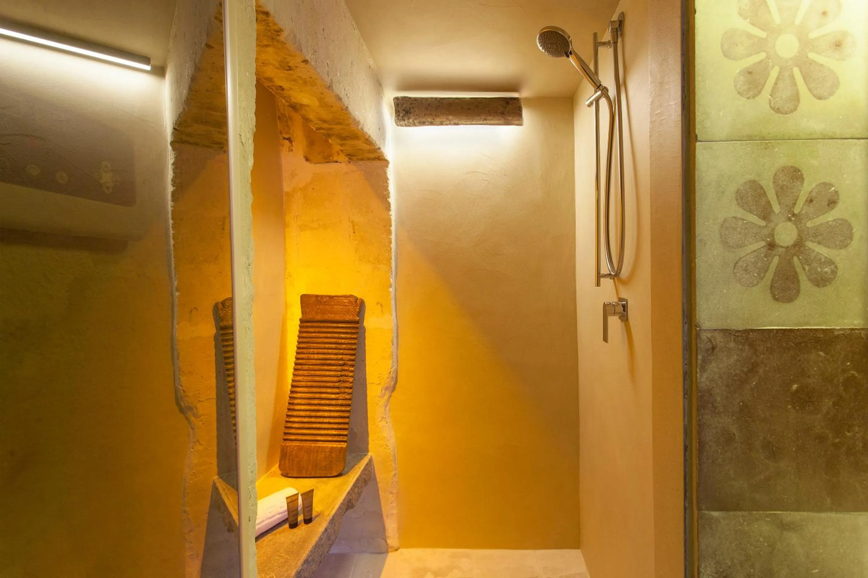 Shower in Corte San Pietro