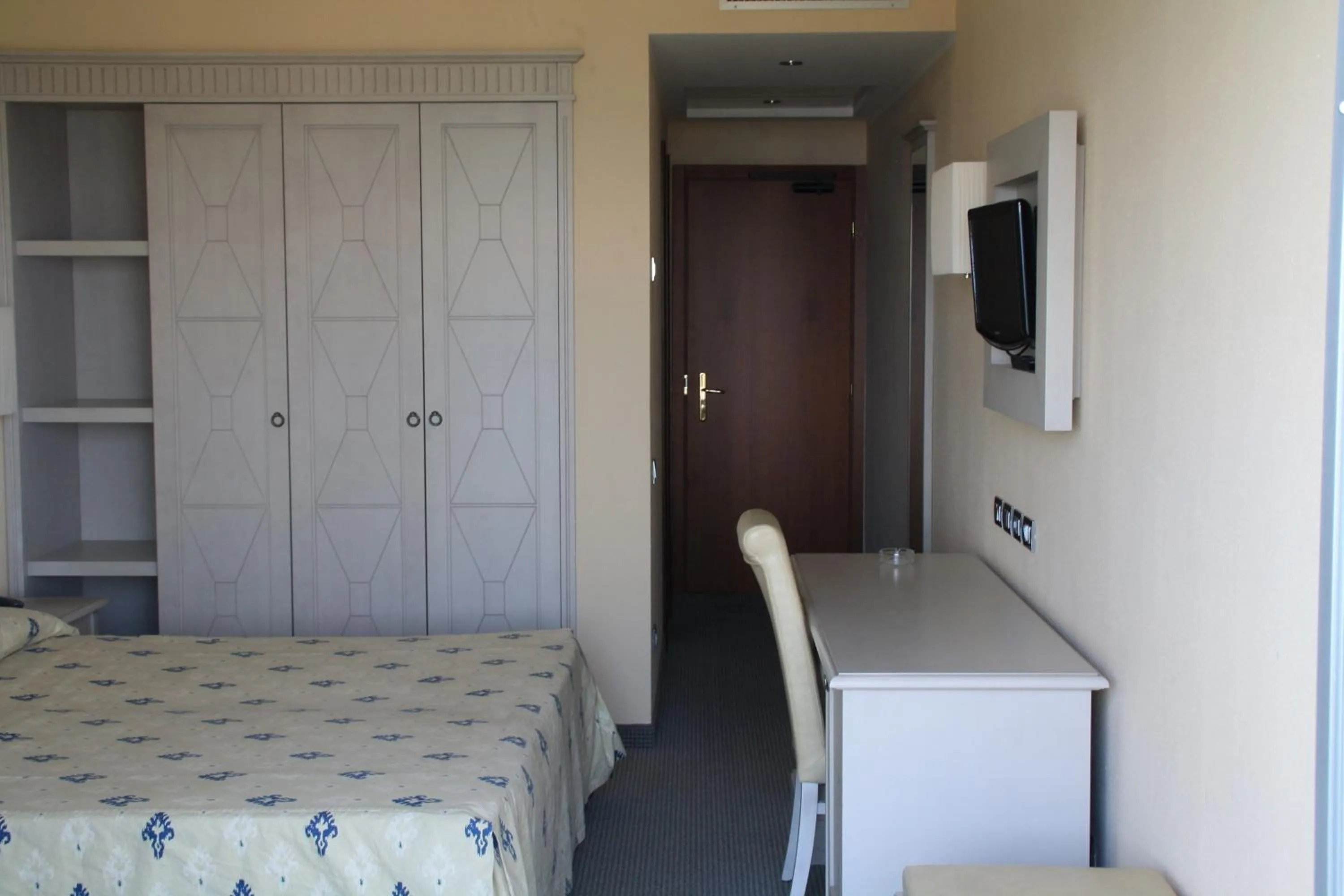 Living room, Bed in Hotel Villaggio Club Altalia