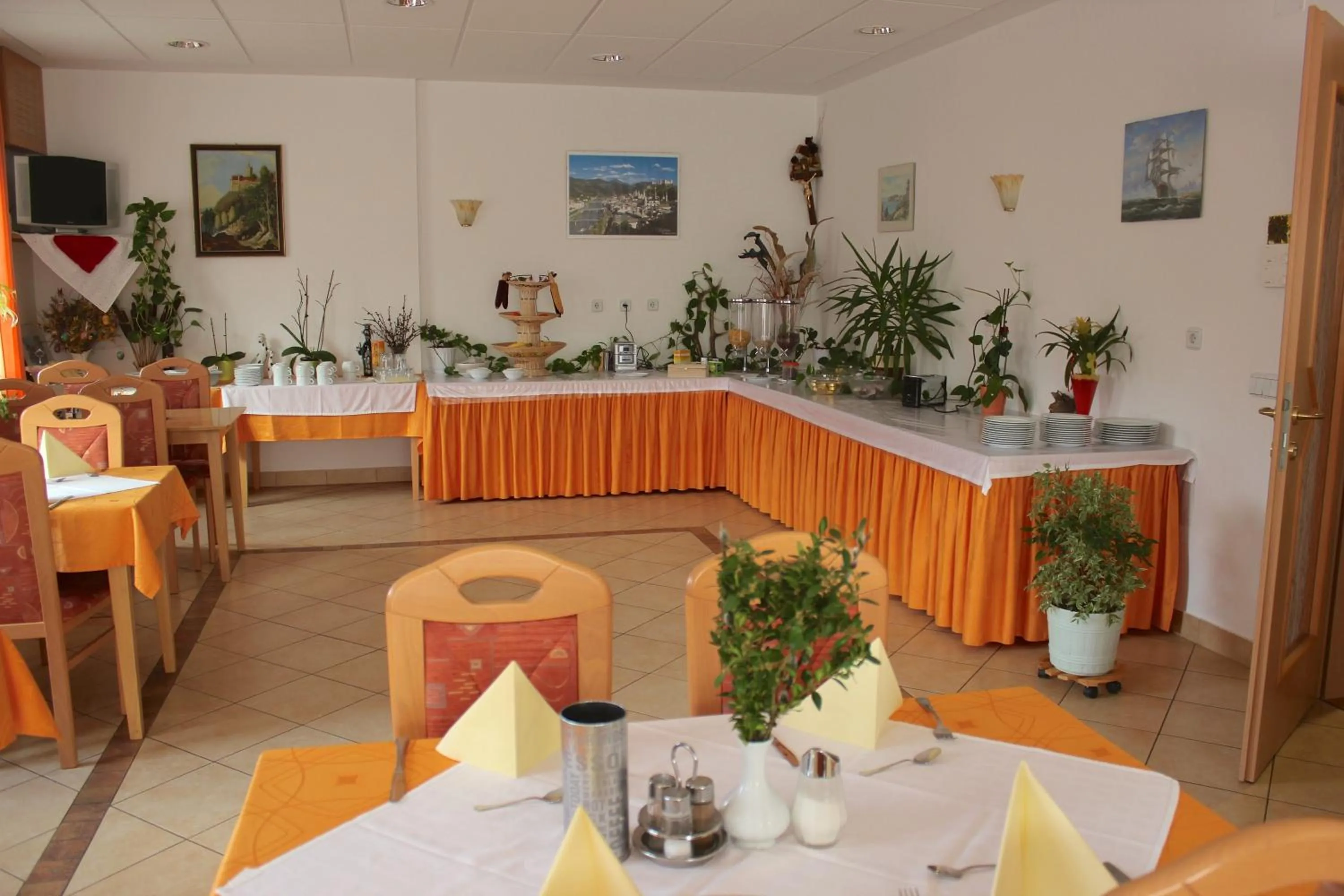 Restaurant/places to eat in Garni Hotel Villa Tamara