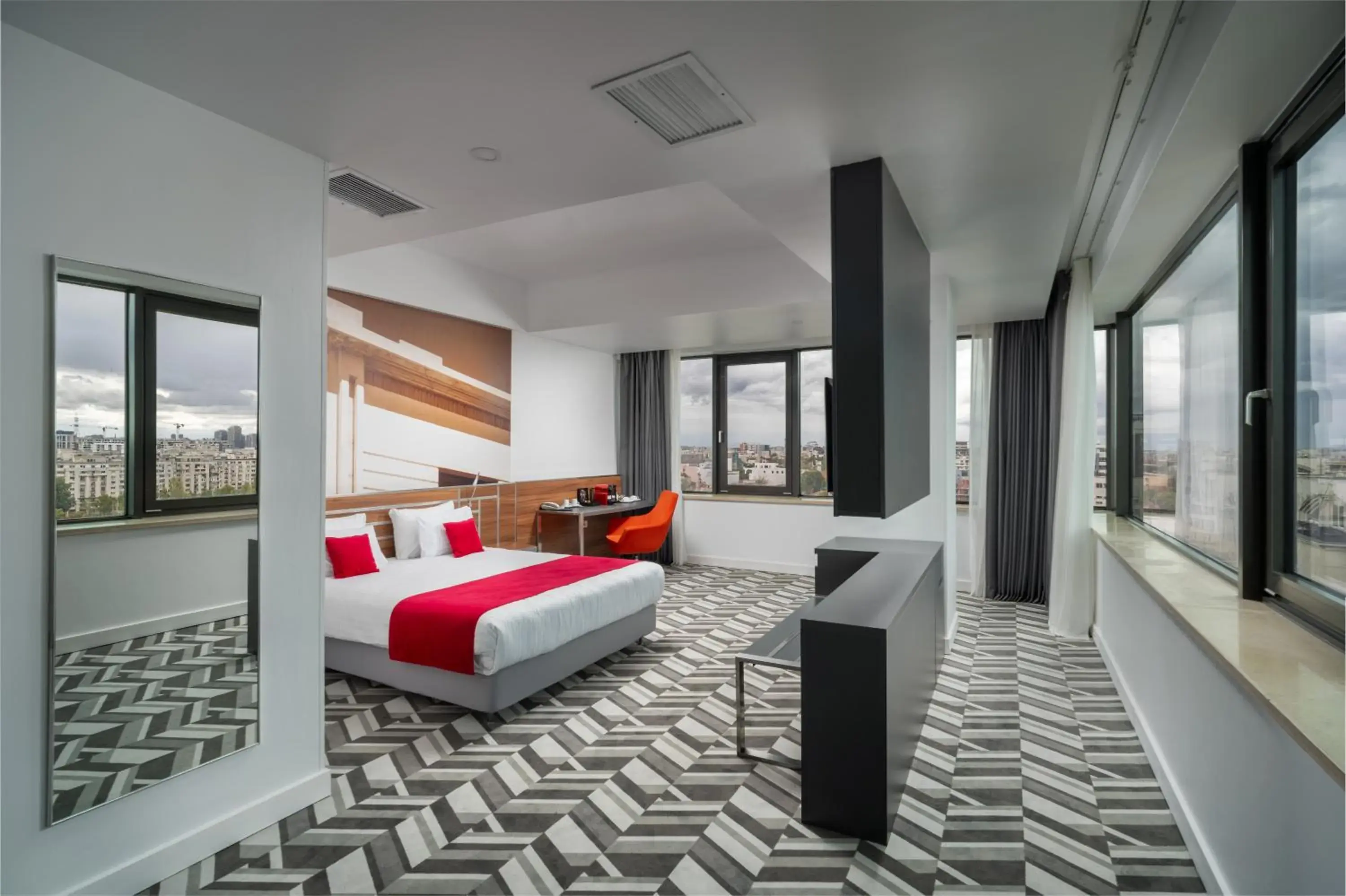 View (from property/room), Bed in Mercure Bucharest Unirii View (from property/room), Bed in Mercure Bucharest Unirii