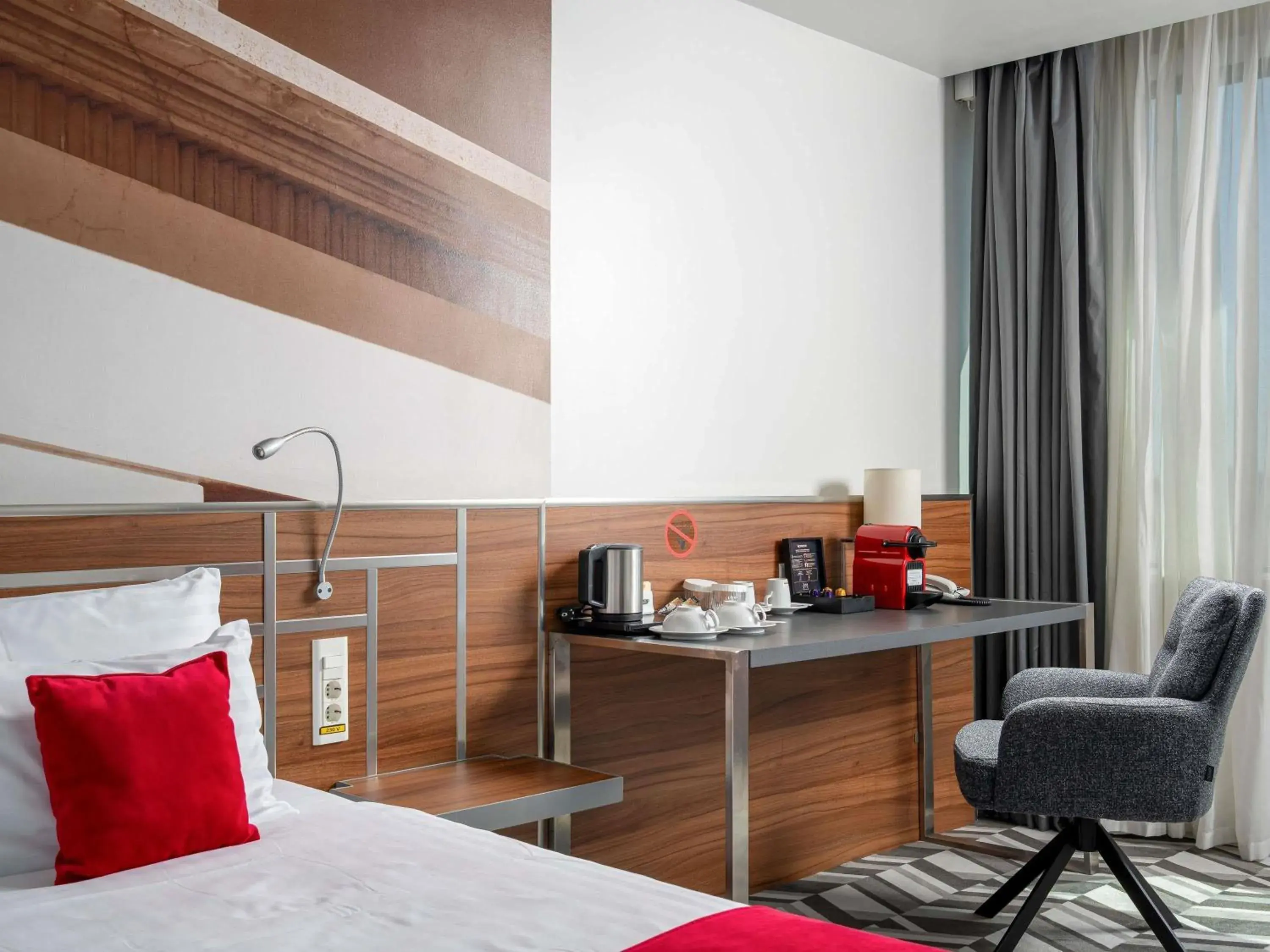 Bedroom, Bed in Mercure Bucharest Unirii Bedroom, Bed in Mercure Bucharest Unirii