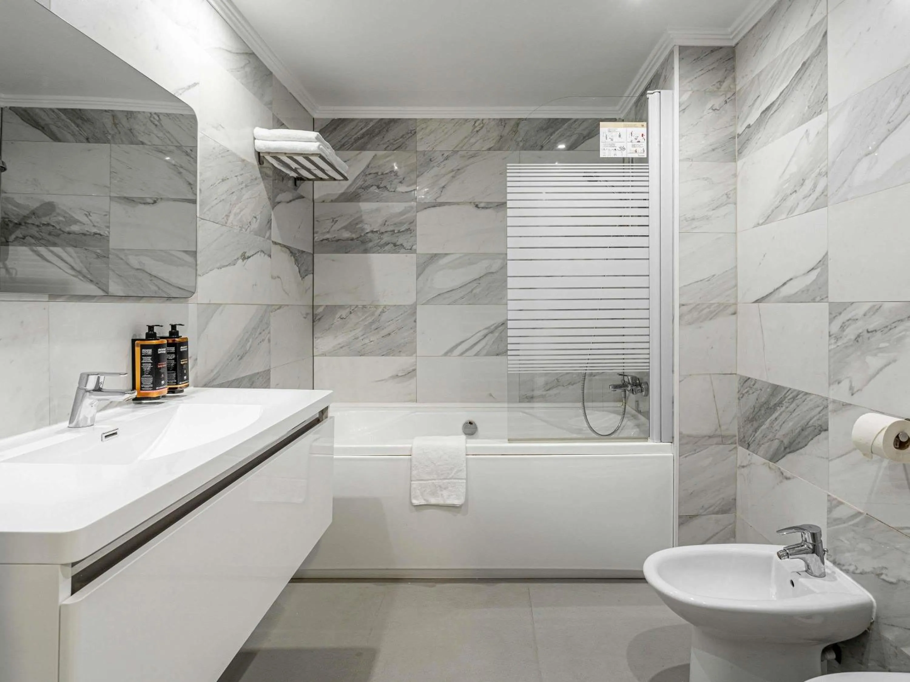 Bedroom in Mercure Bucharest Unirii