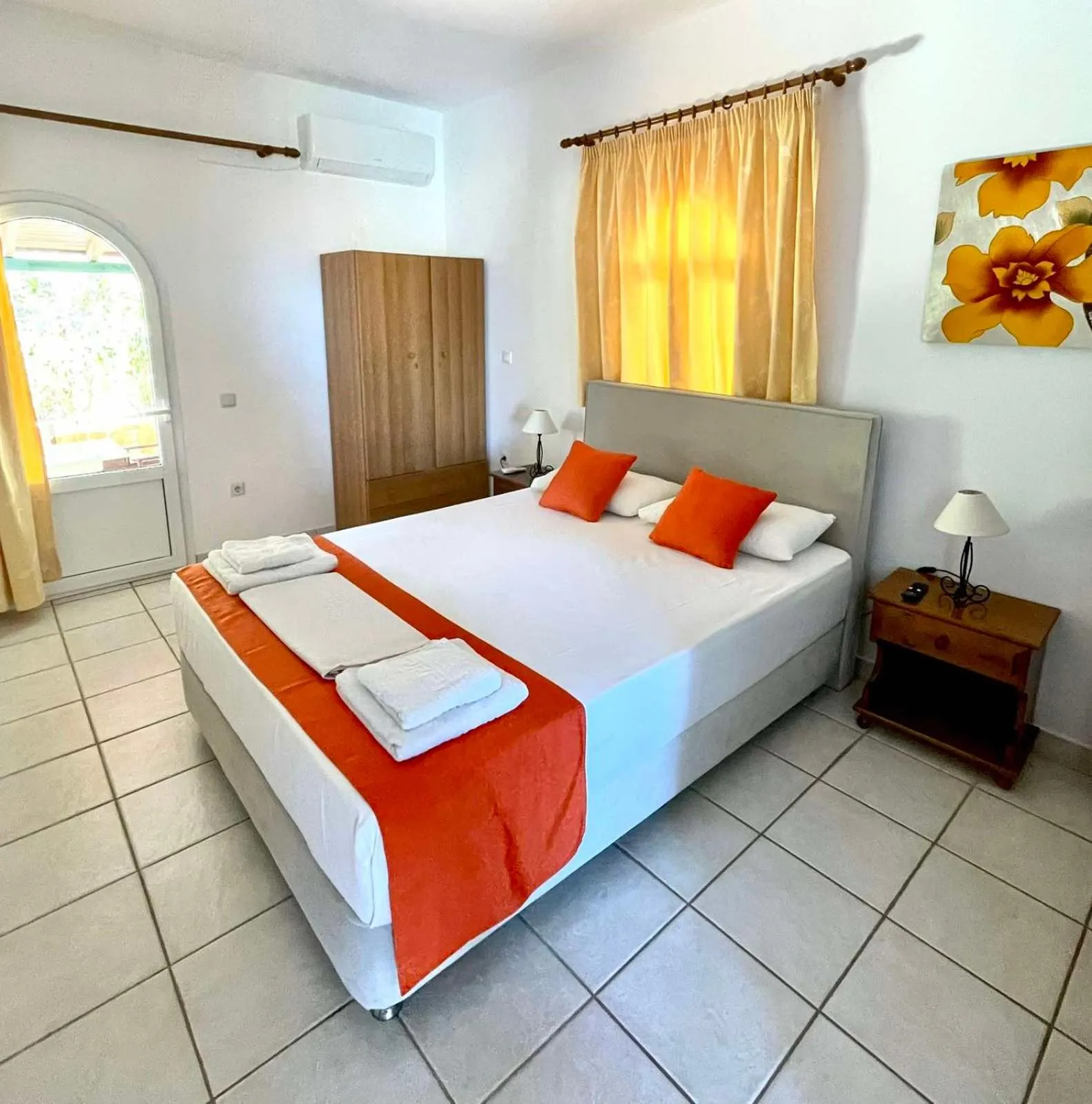 Photo of the whole room, Bed in Valentino Villas & Apartments