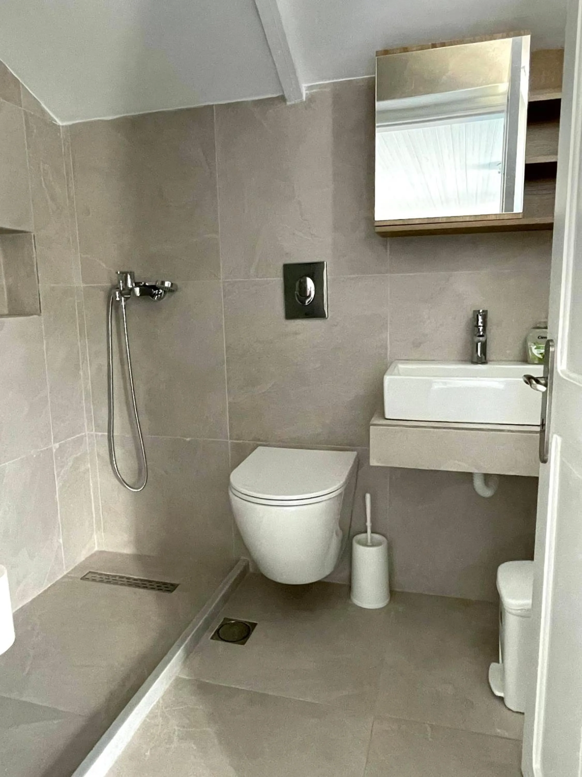 Shower in Valentino Villas & Apartments