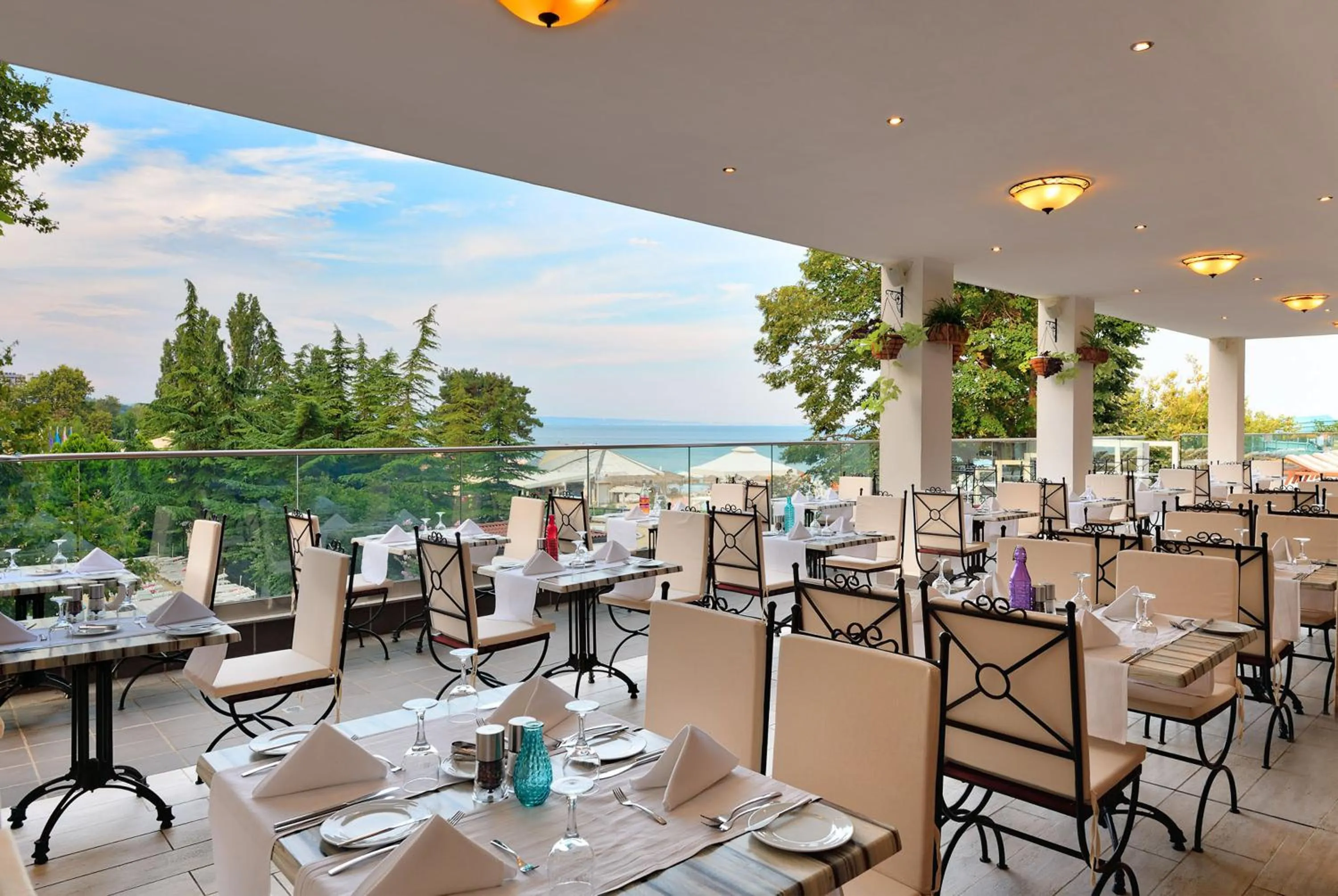 Restaurant/places to eat in GRIFID Metropol Hotel - Premium All inclusive & Private Beach - Adults Only