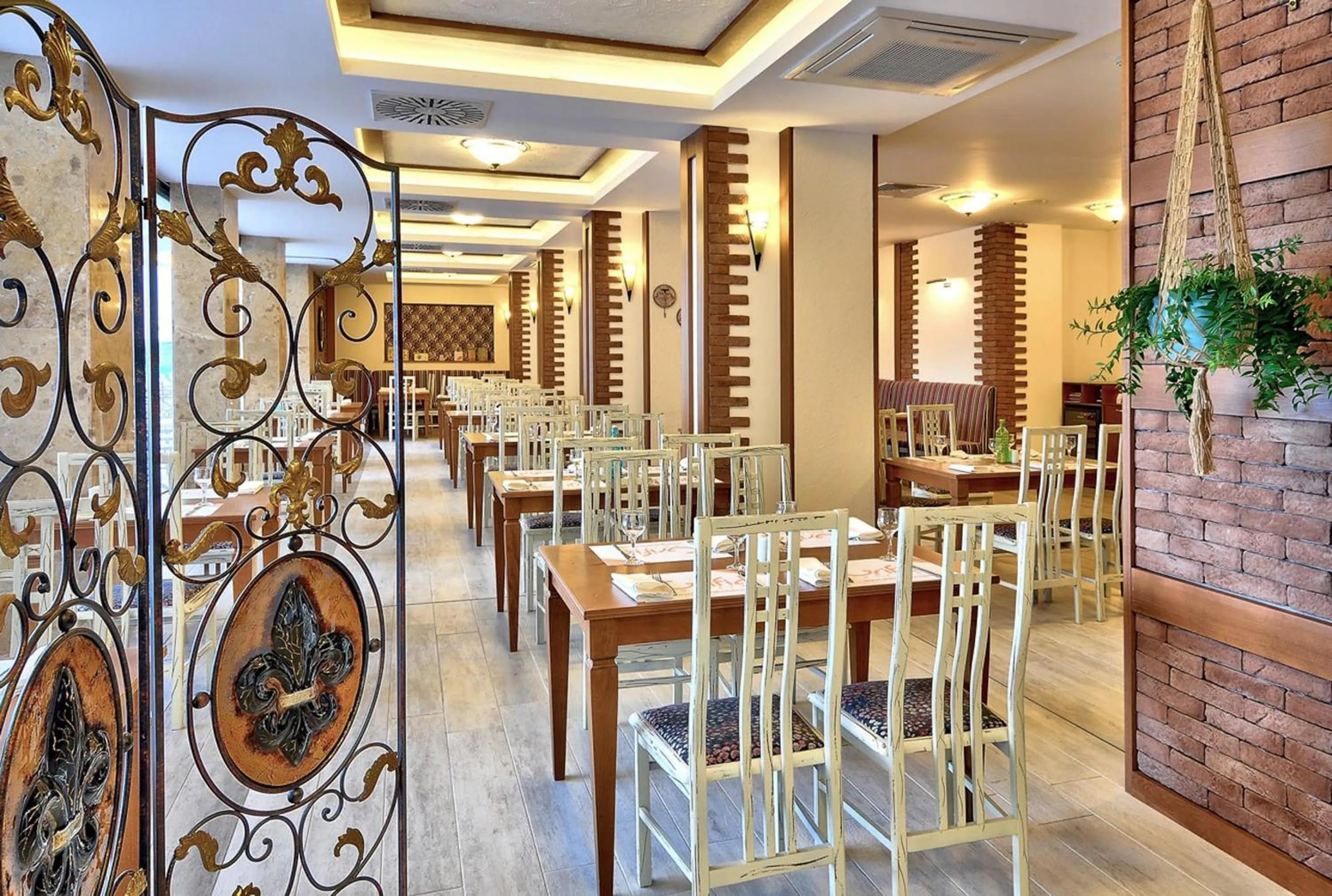 Restaurant/places to eat in GRIFID Metropol Hotel - Premium All inclusive & Private Beach - Adults Only