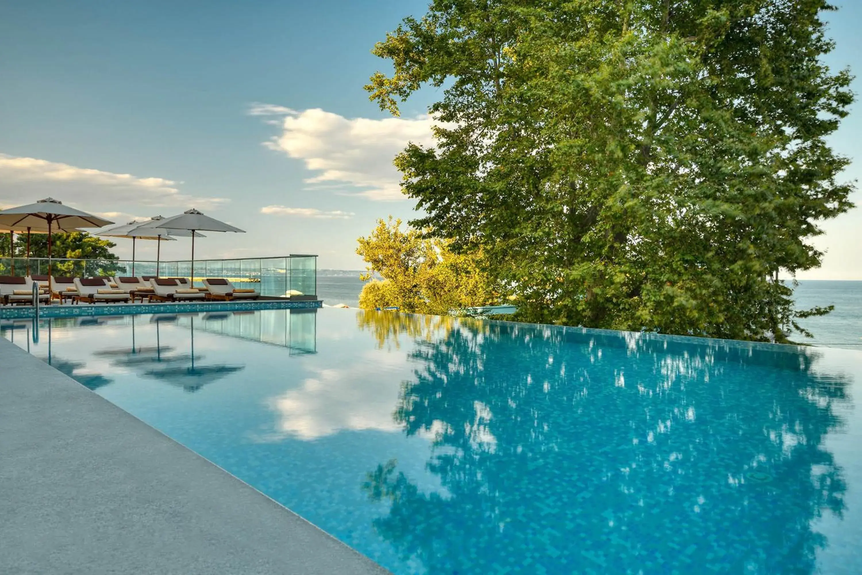 Swimming pool in GRIFID Metropol Hotel - Premium All inclusive & Private Beach - Adults Only Swimming pool in GRIFID Metropol Hotel - Premium All inclusive & Private Beach - Adults Only