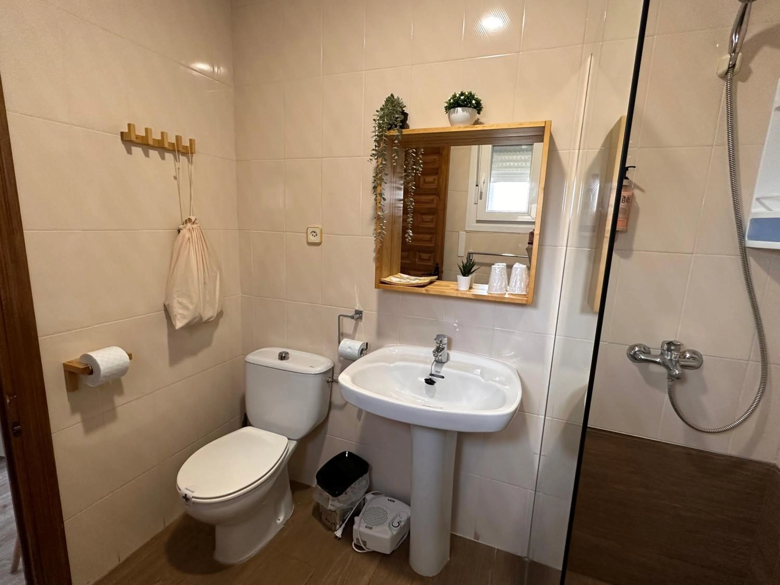 Bathroom in Hotel Consuegra