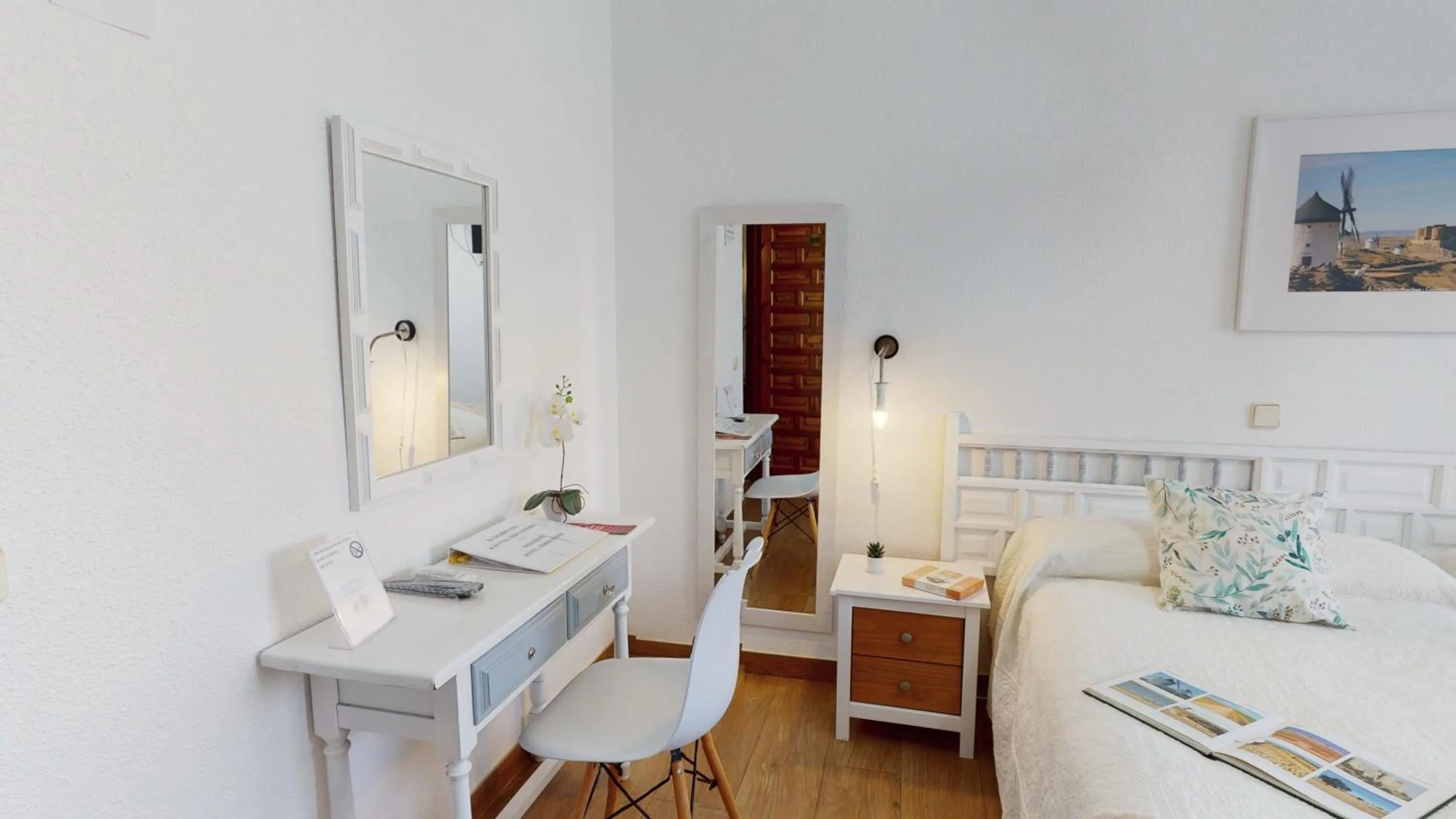 Photo of the whole room in Hotel Consuegra