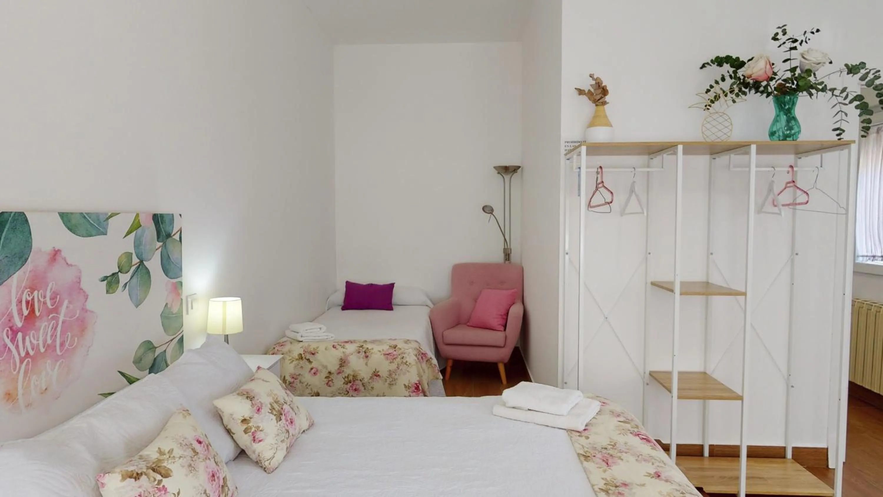 Bedroom, Bed in Hotel Consuegra