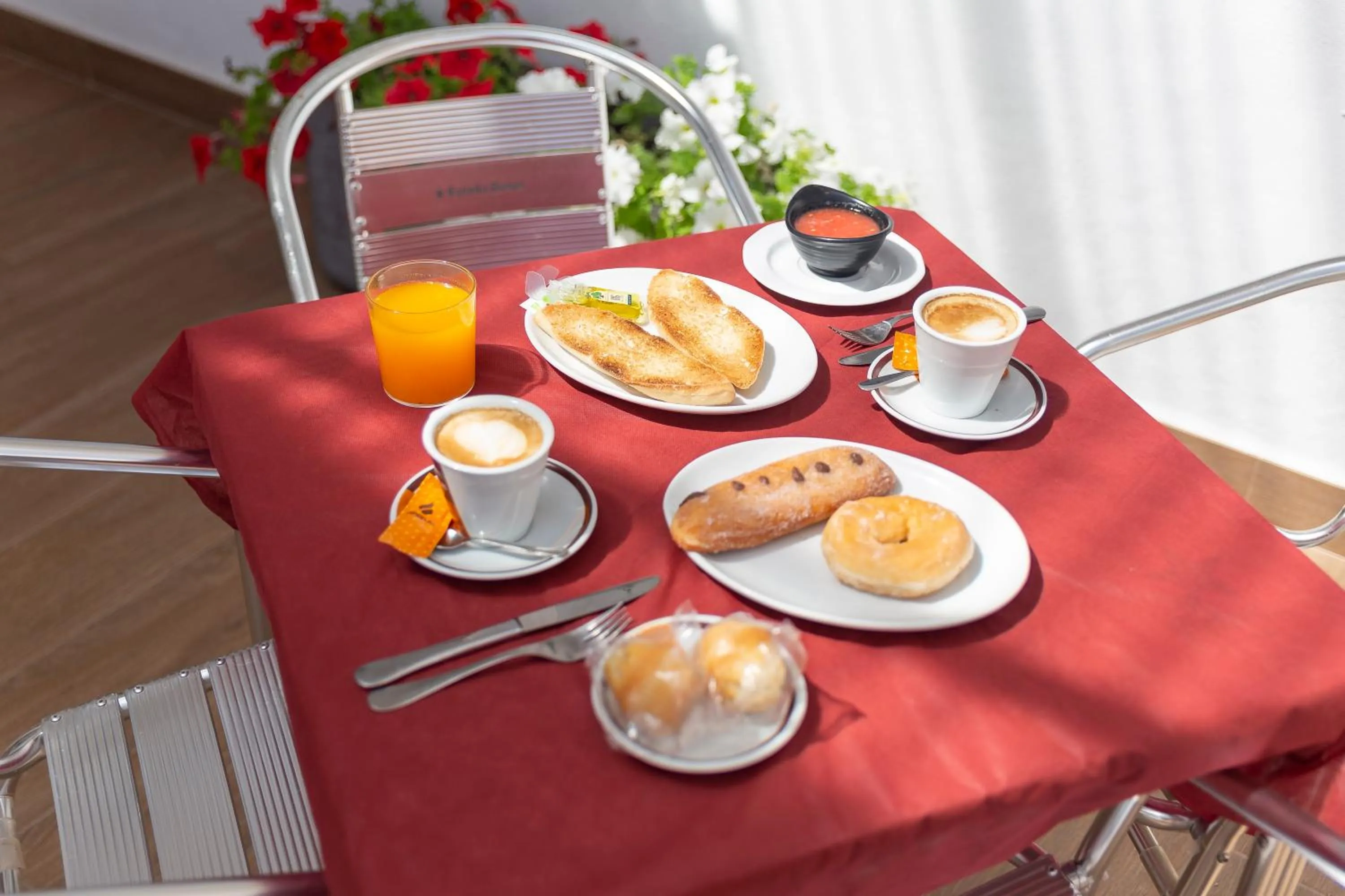 Food and drinks in Hotel Consuegra