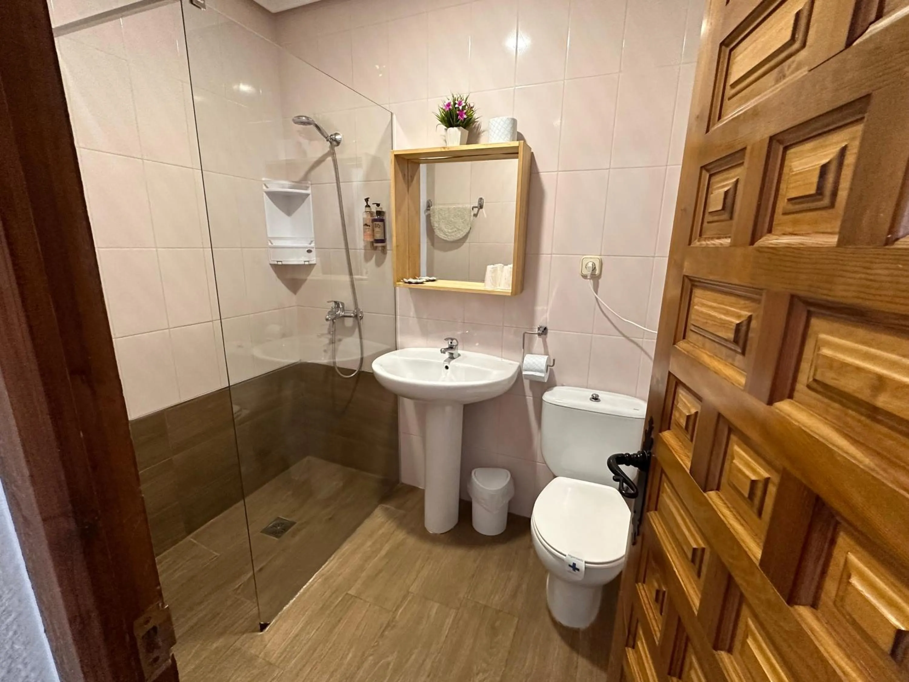 Bathroom in Hotel Consuegra