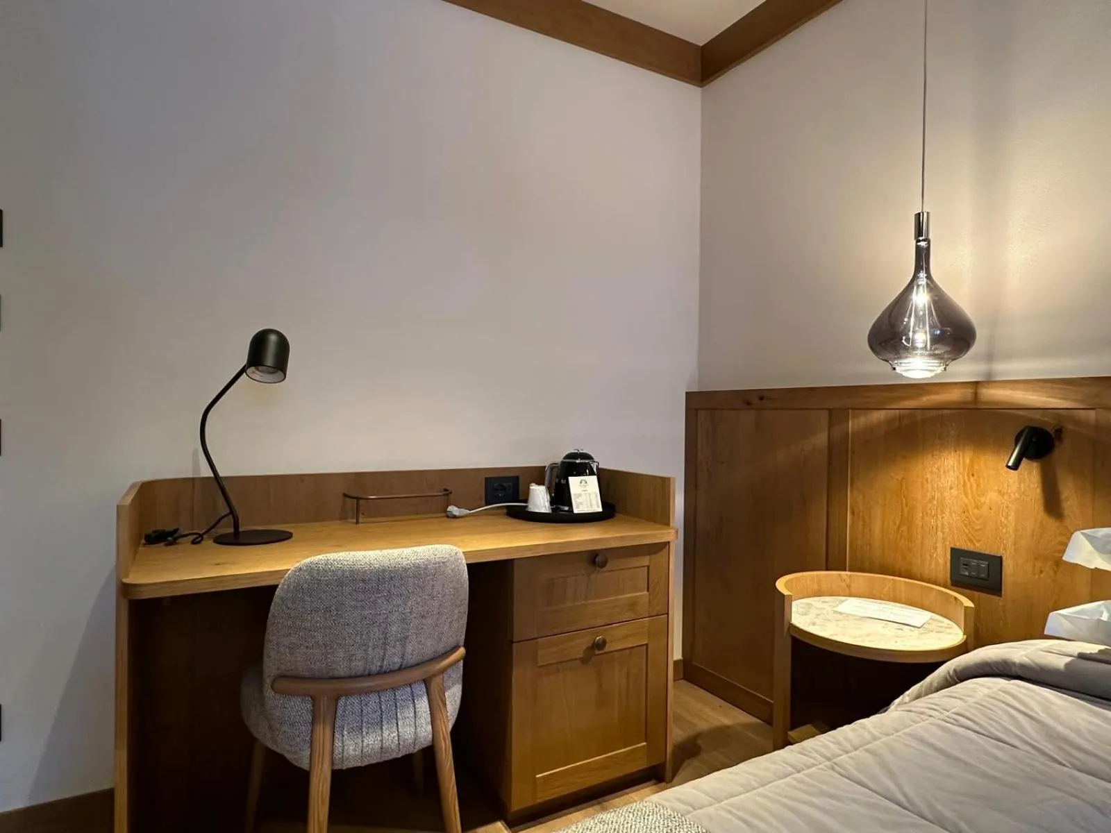 Bedroom, Bed in Hotel Serena Cortina