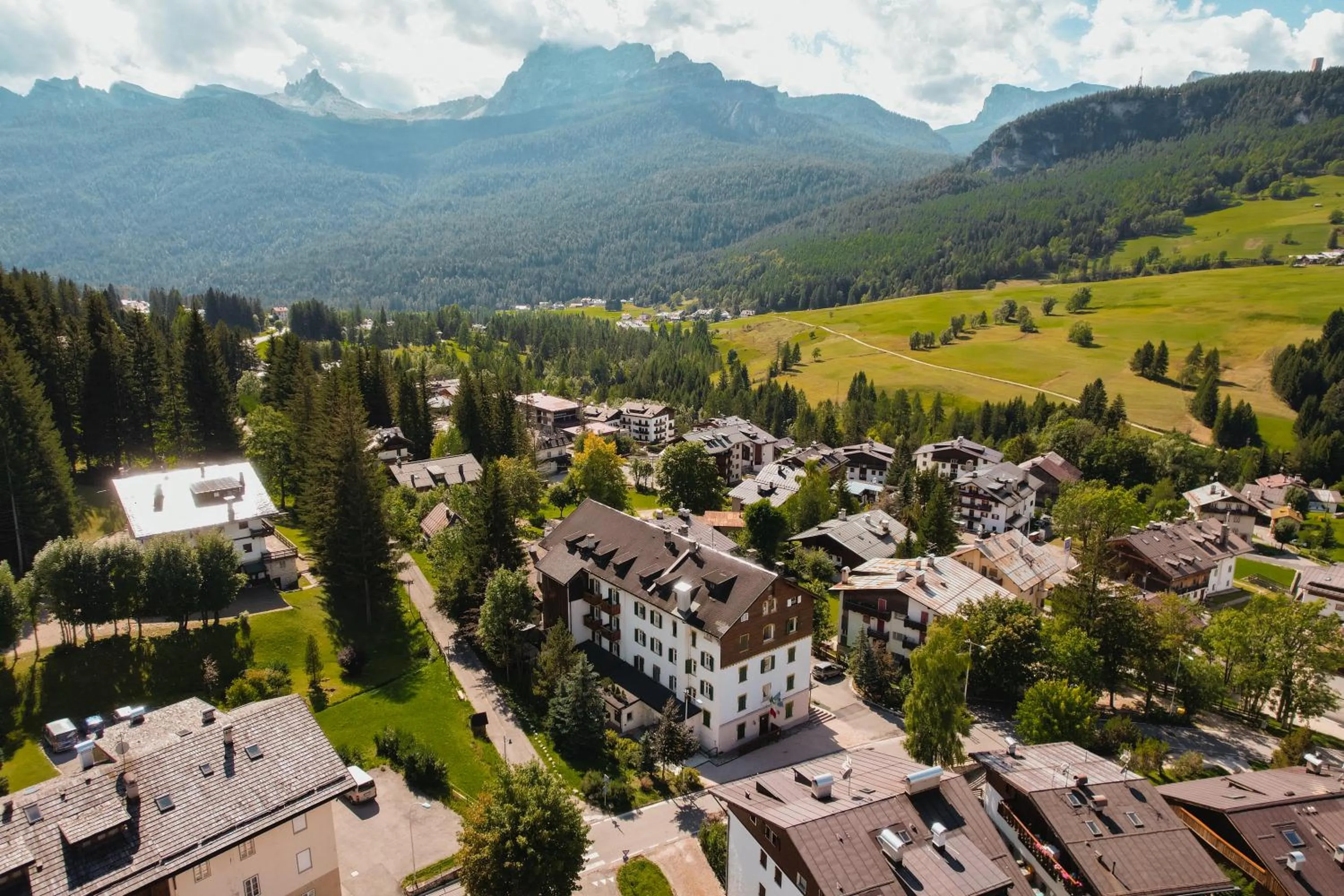 Property building in Hotel Serena Cortina