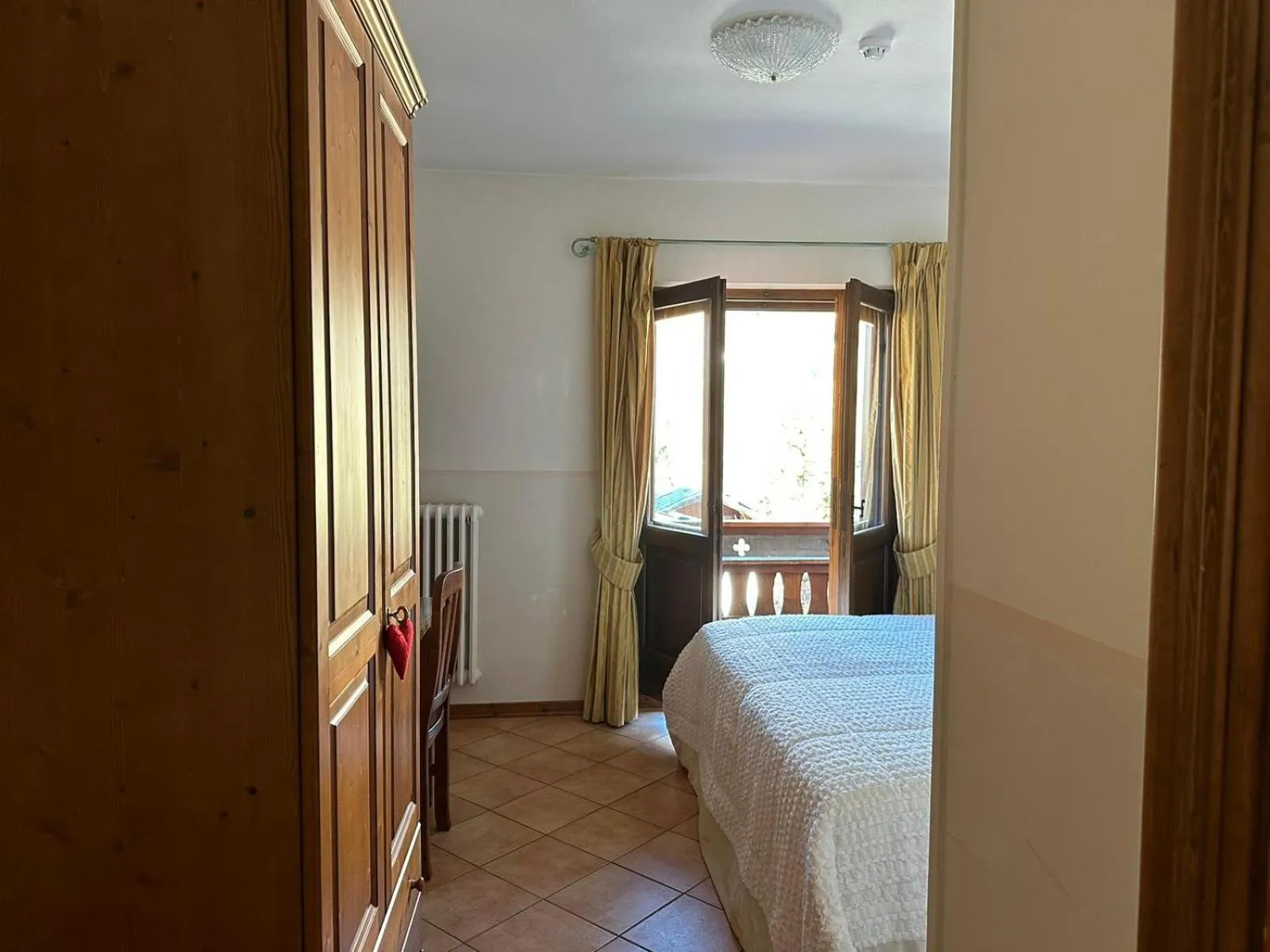 Bedroom, Bed in Hotel Serena Cortina