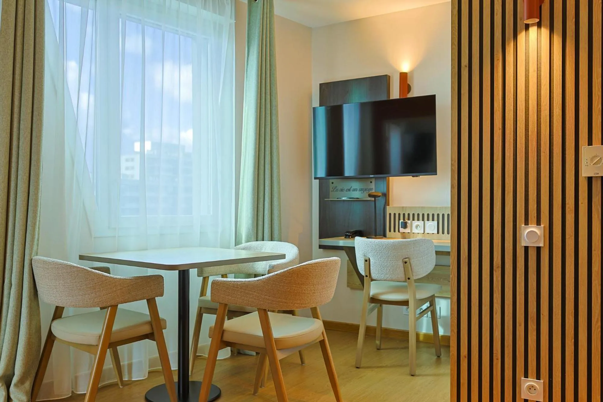 Dining area in Seven Urban Suites Nantes Centre