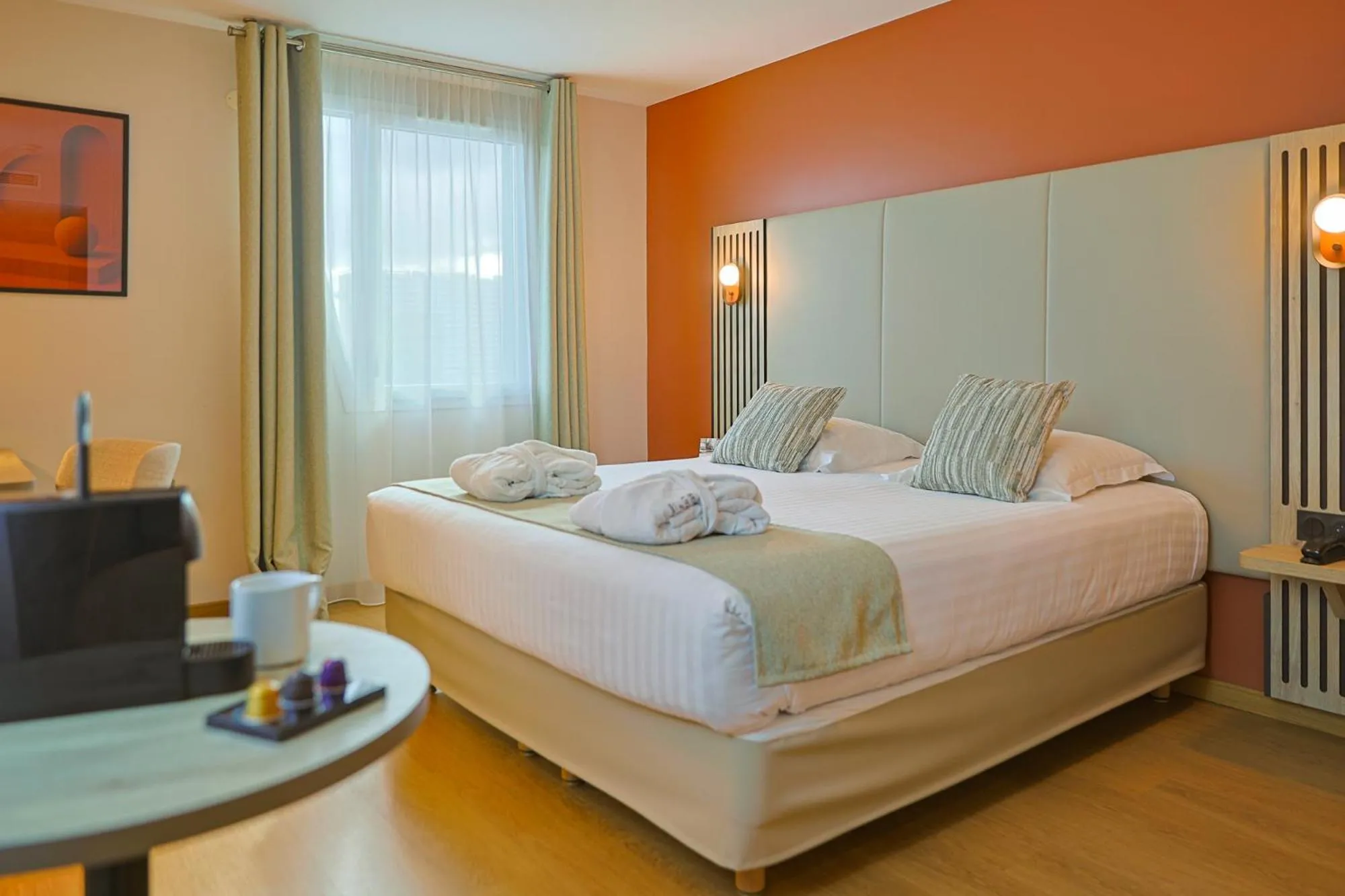 Photo of the whole room, Bed in Seven Urban Suites Nantes Centre