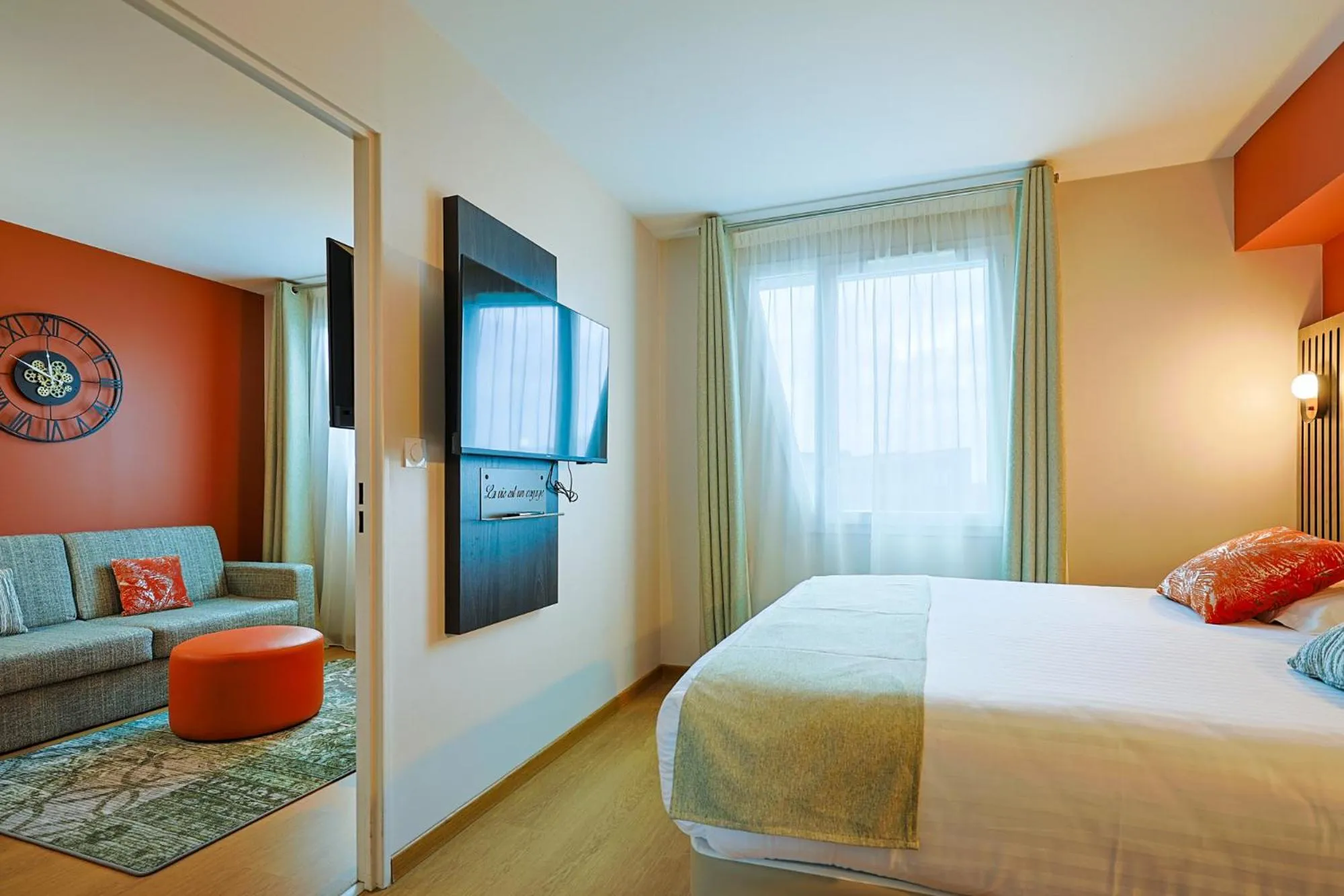 Photo of the whole room, Bed in Seven Urban Suites Nantes Centre