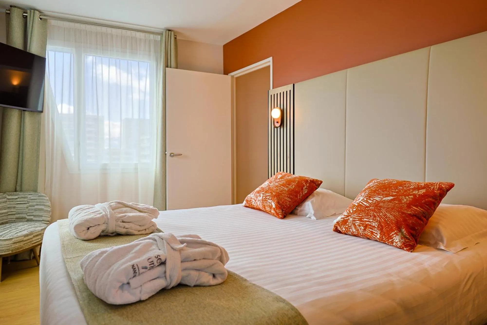 Photo of the whole room, Bed in Seven Urban Suites Nantes Centre