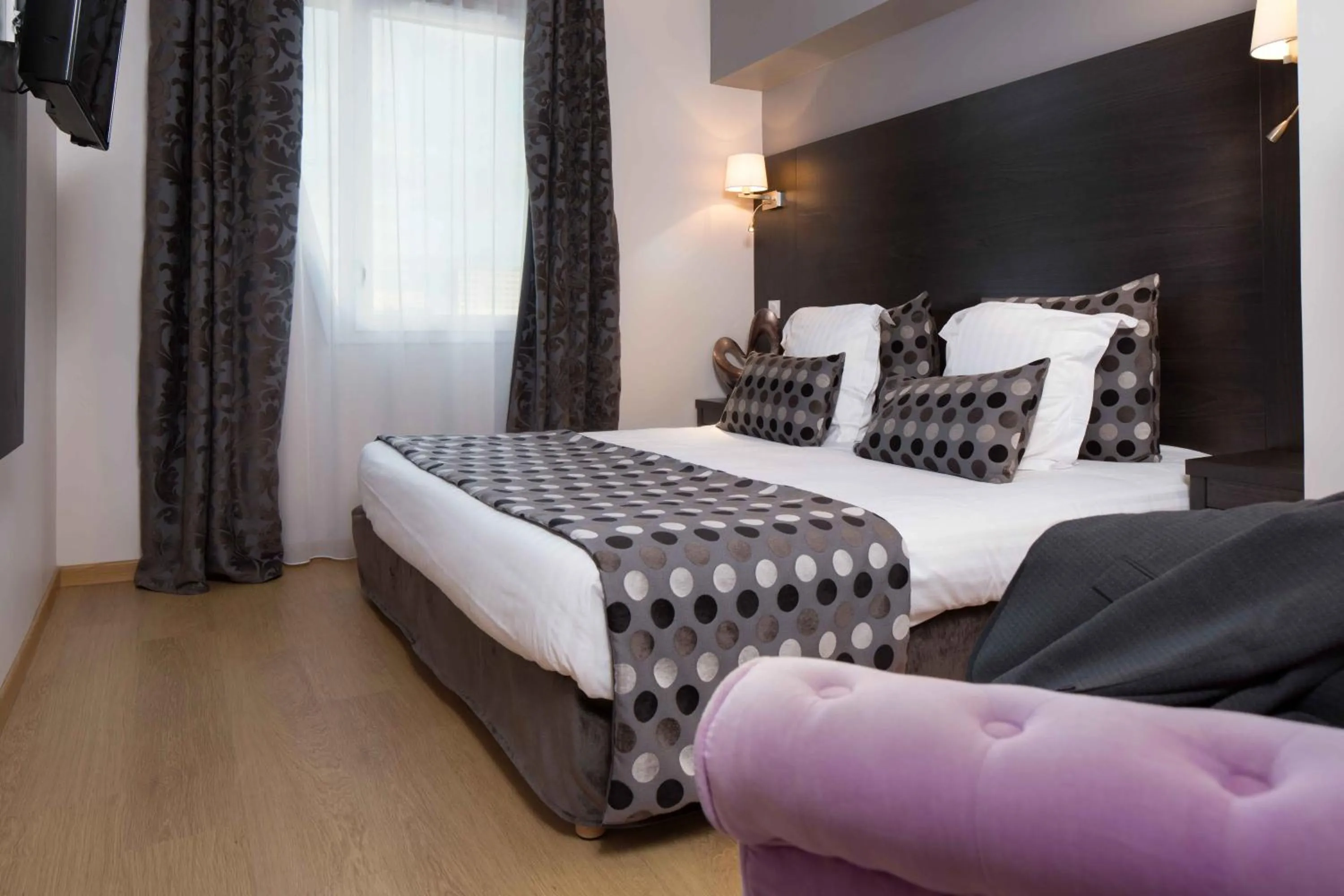 Bedroom, Bed in Seven Urban Suites Nantes Centre