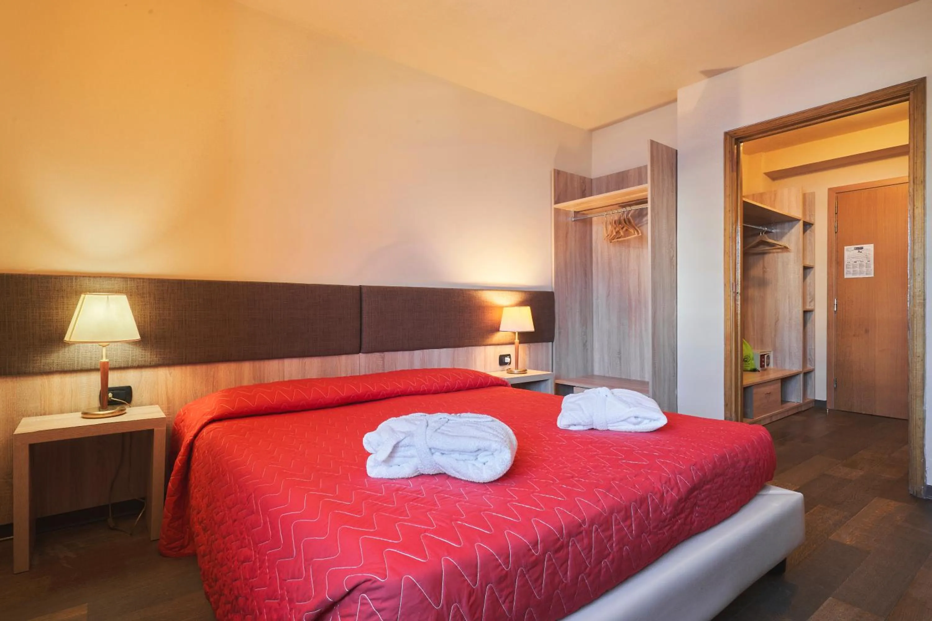 Bed in Hotel Mondolé - Azzurro Club