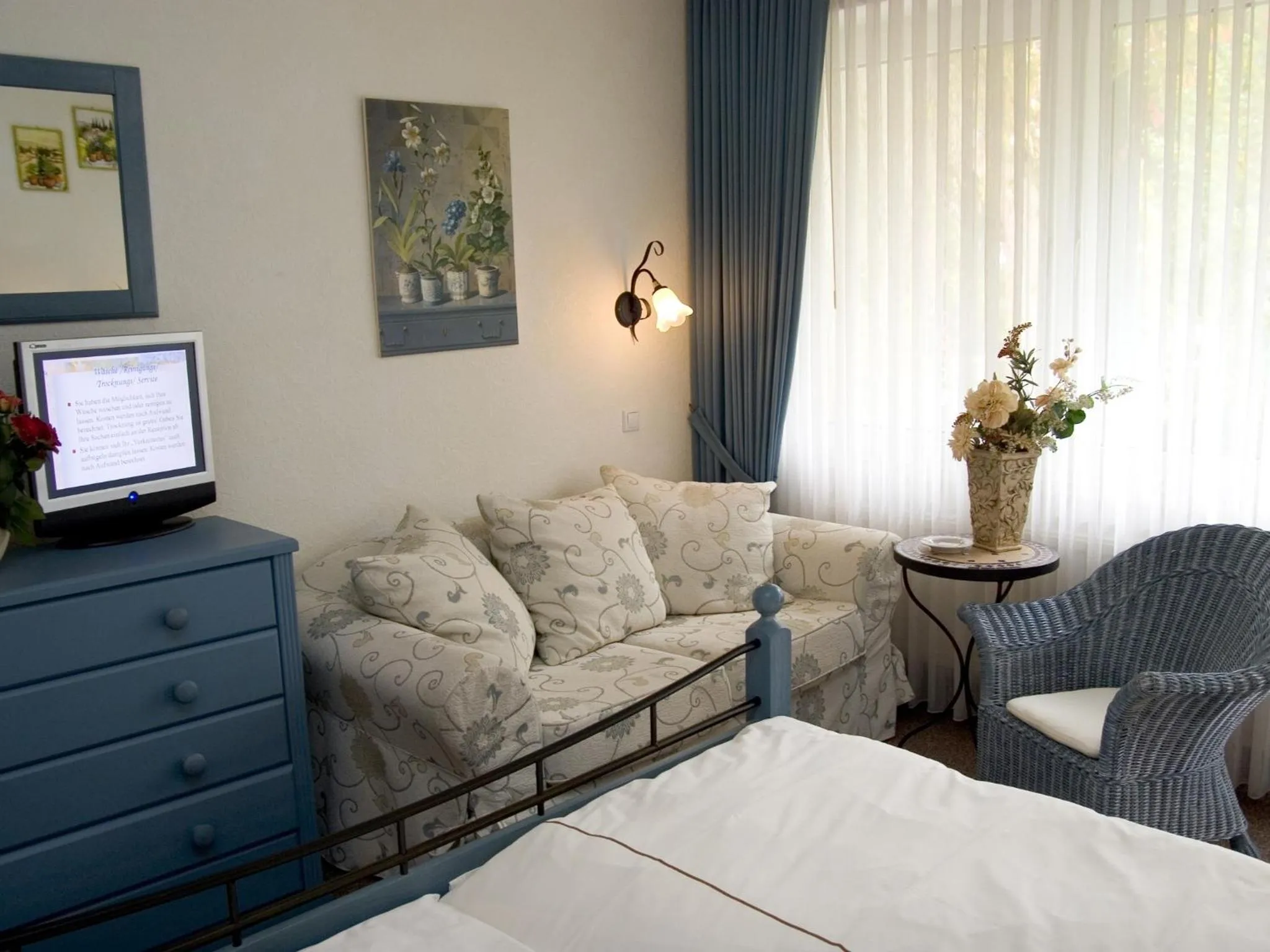 Seating area, Bed in Landhotel Grimmeblick