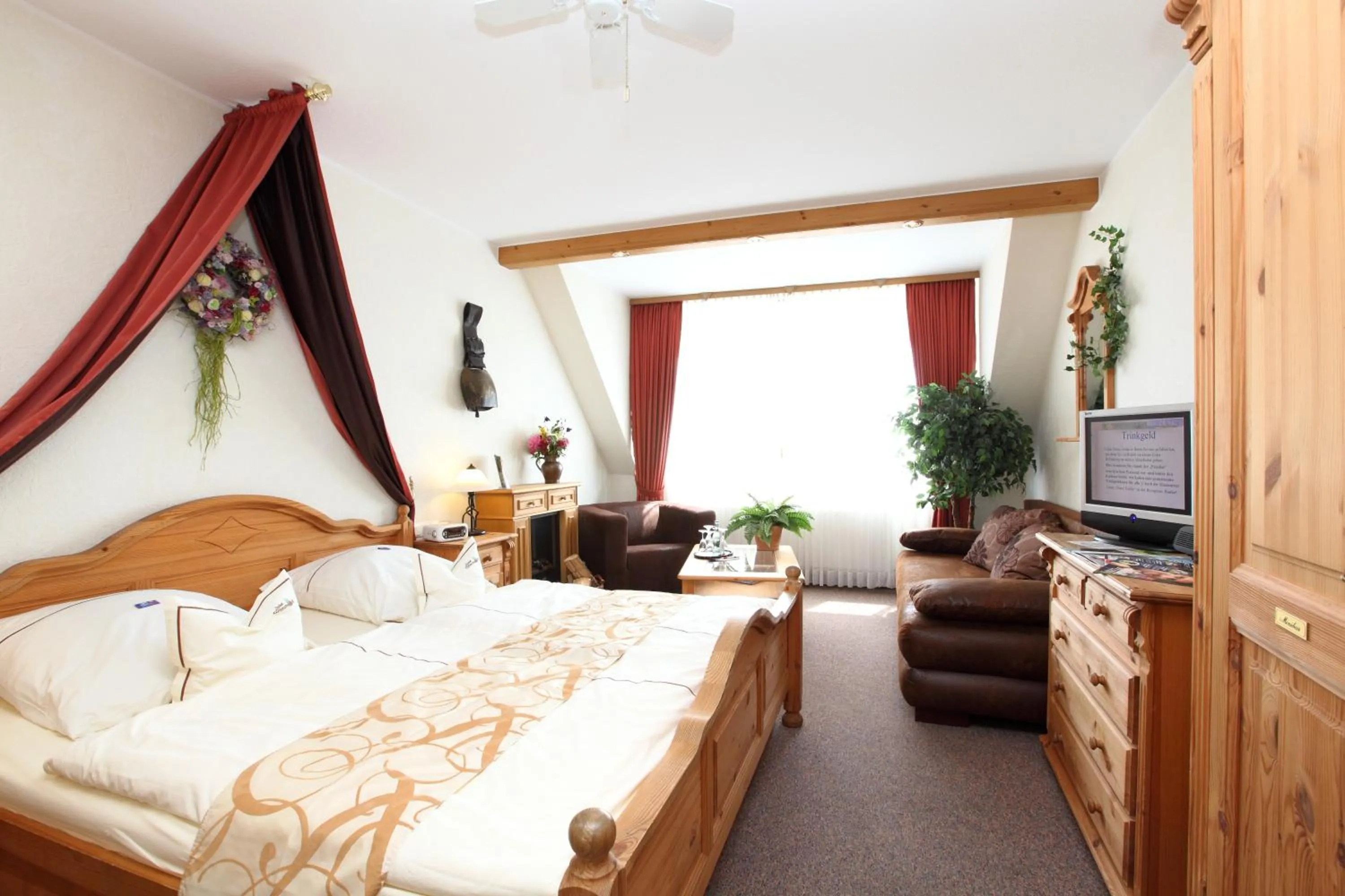 Bedroom, Bed in Landhotel Grimmeblick