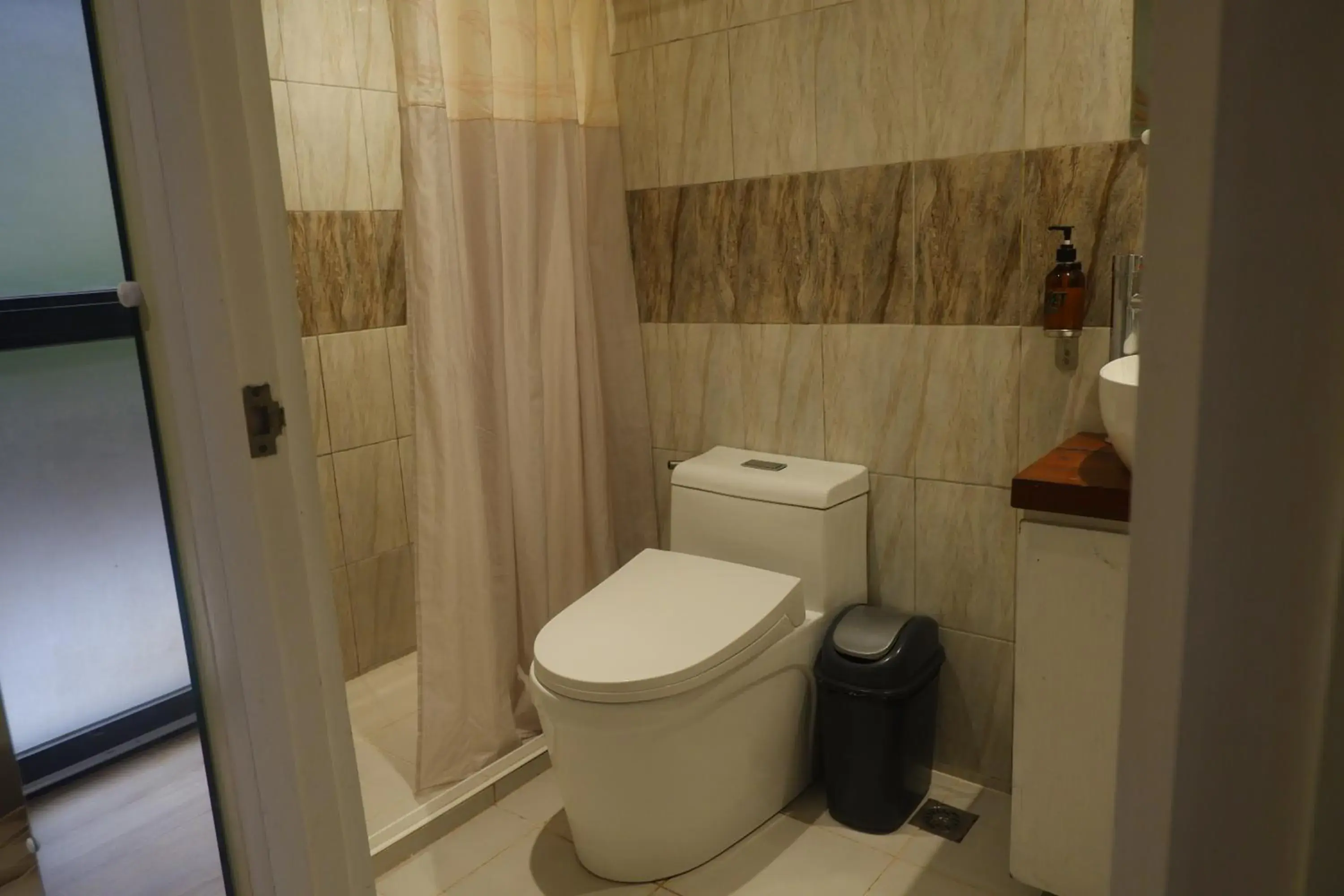 Shower in Sunset View Ridge Residences Shower in Sunset View Ridge Residences