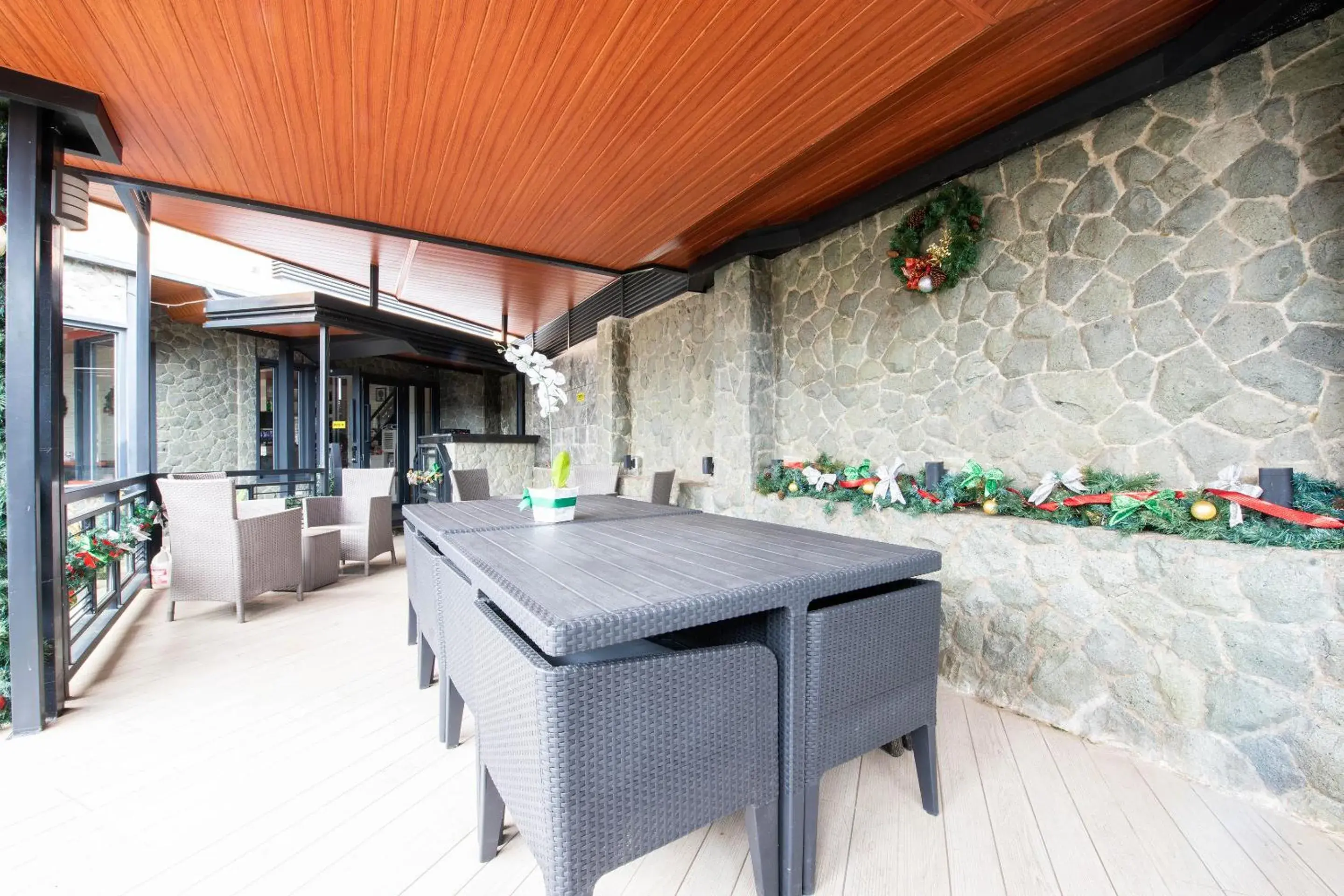 Dining area in Sunset View Ridge Residences Dining area in Sunset View Ridge Residences