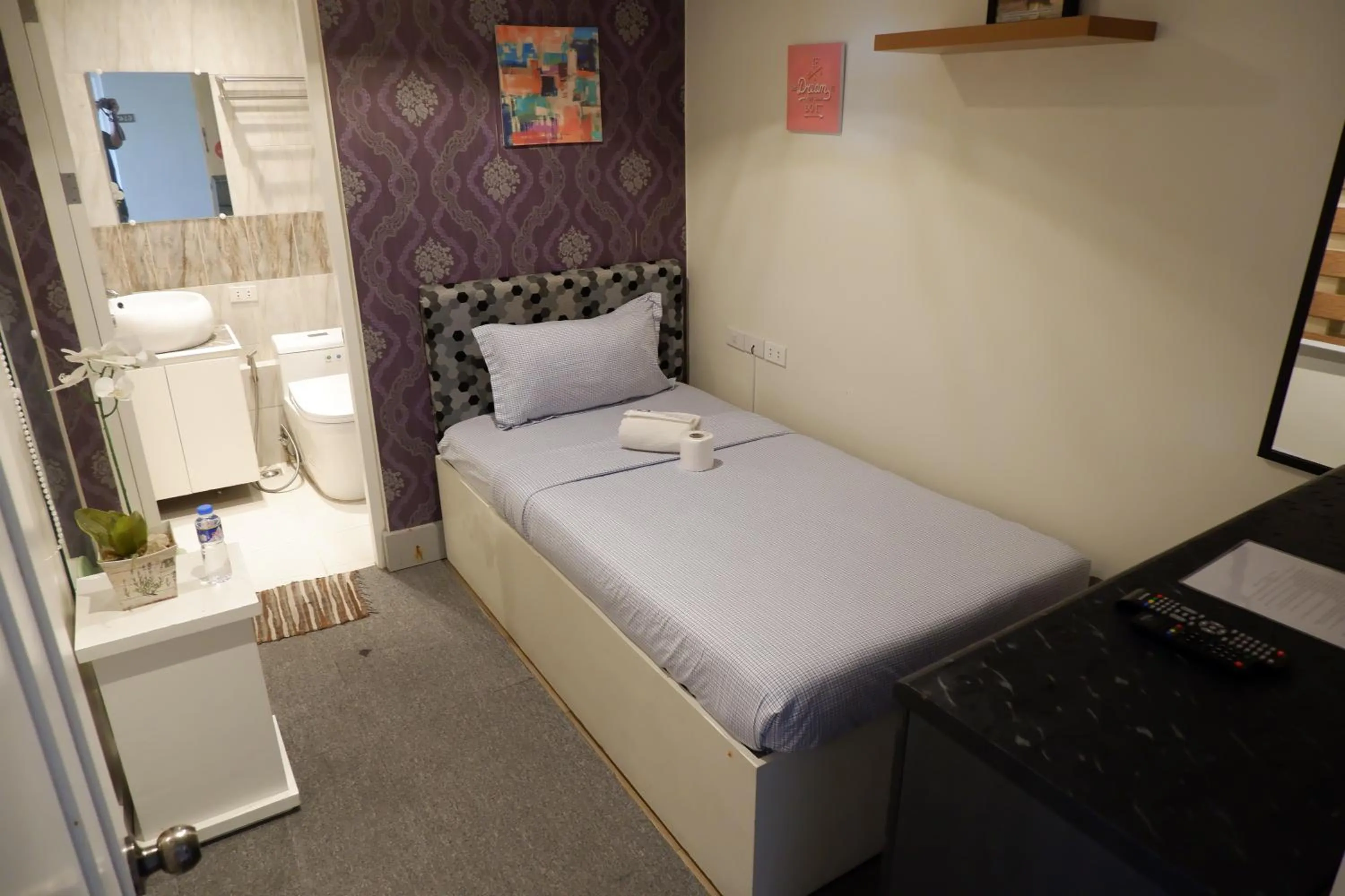 Bed in Sunset View Ridge Residences