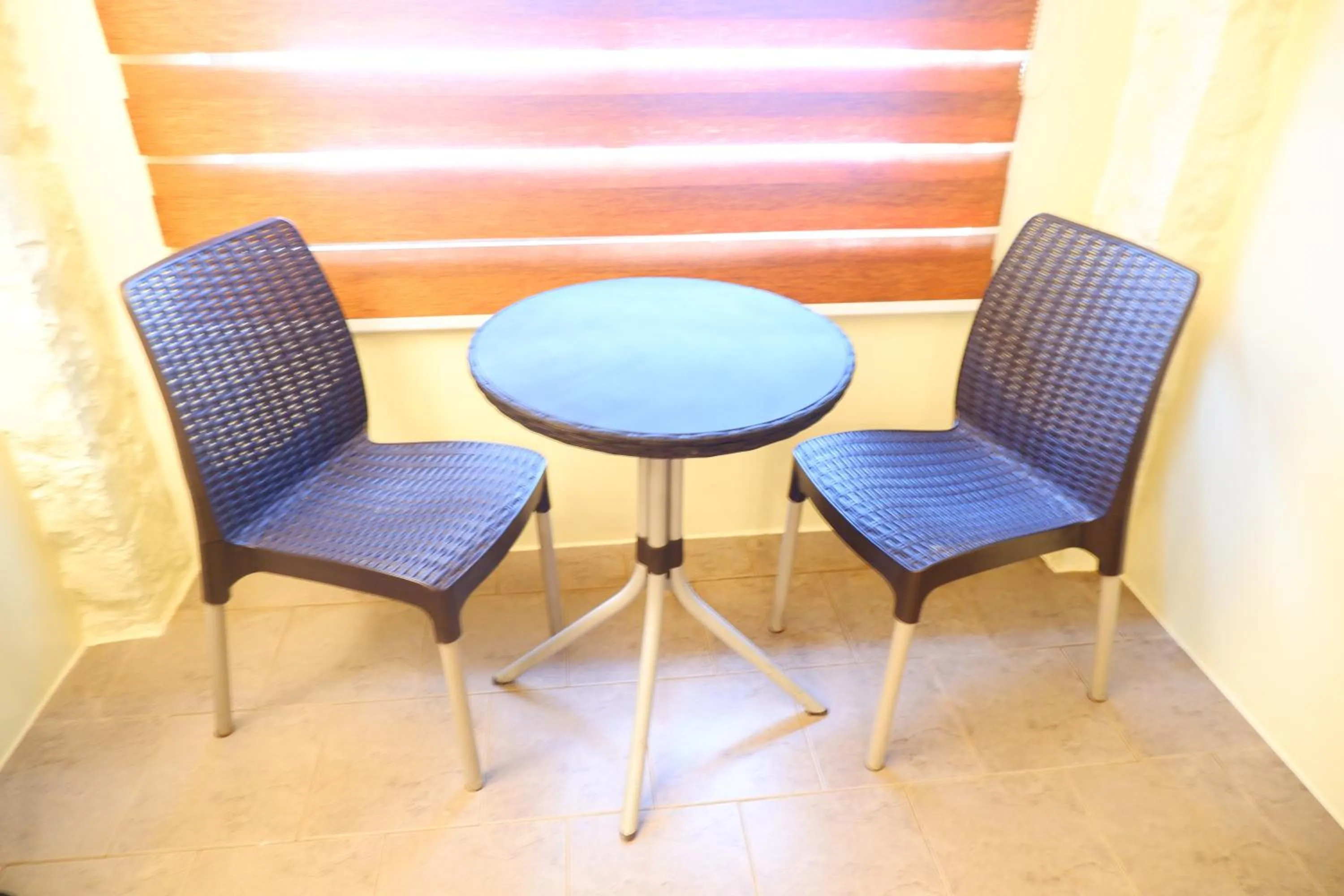 Seating area in Sunset View Ridge Residences