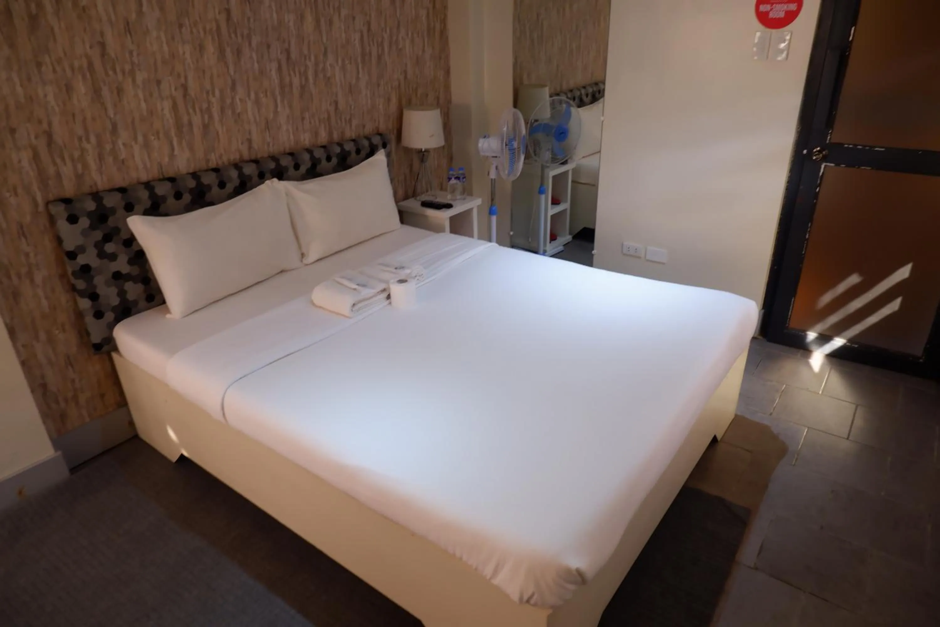 Bed in Sunset View Ridge Residences