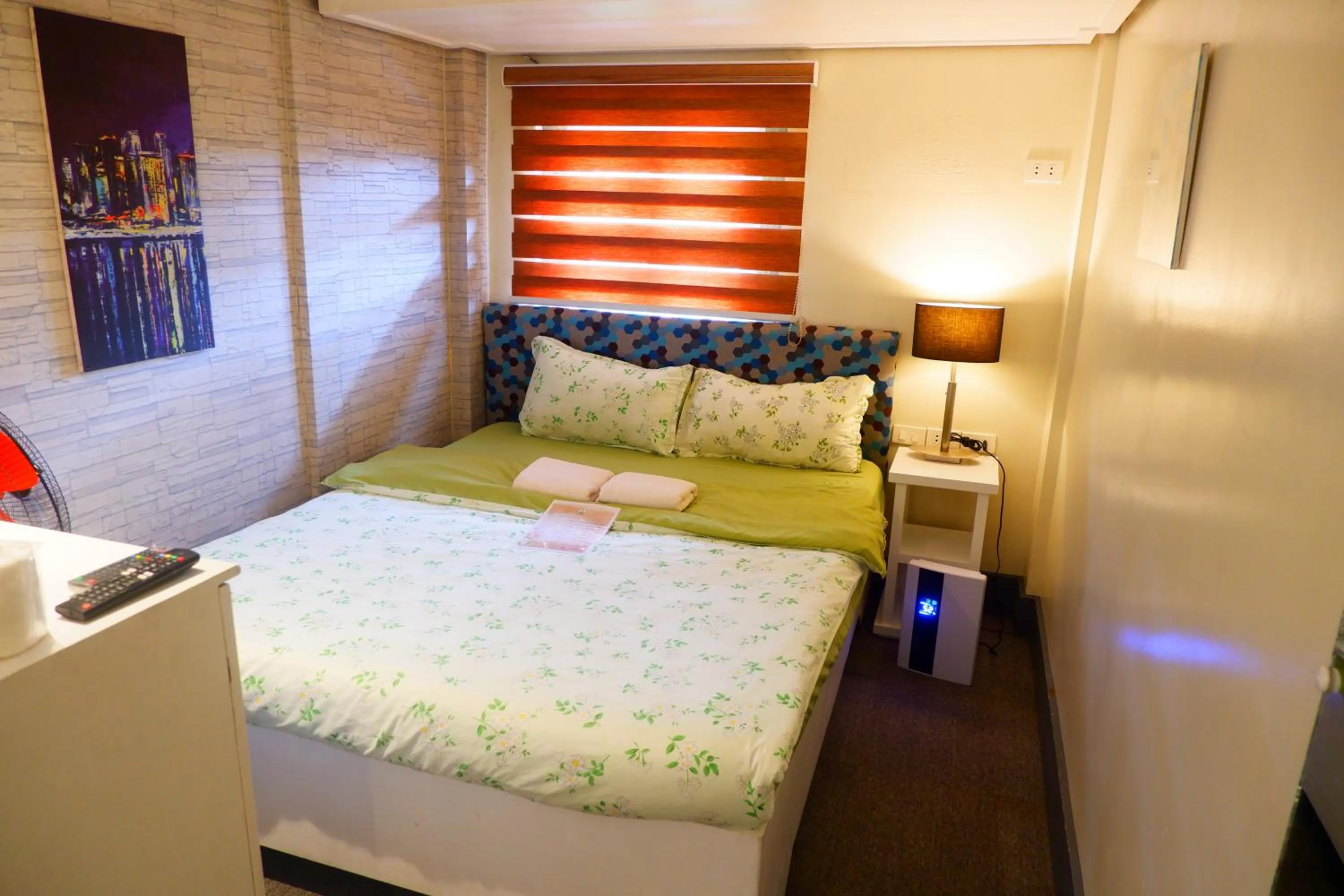 Bed in Sunset View Ridge Residences